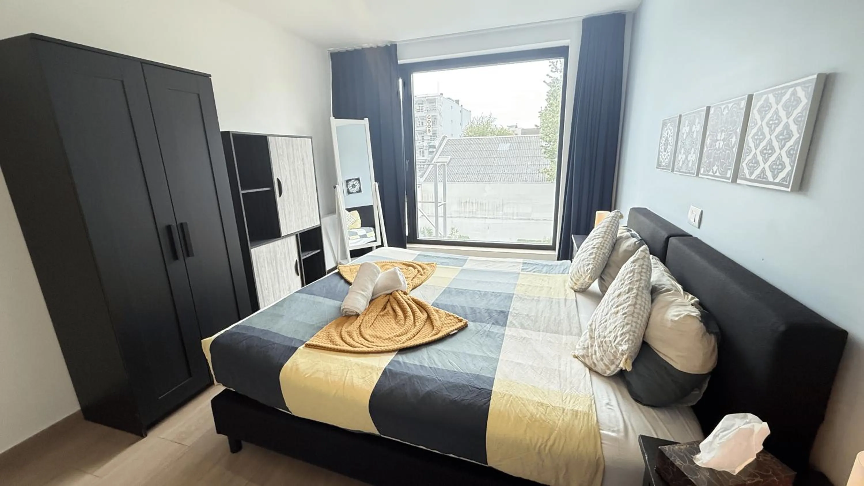 Bed in OneLuxStay near Diamond District