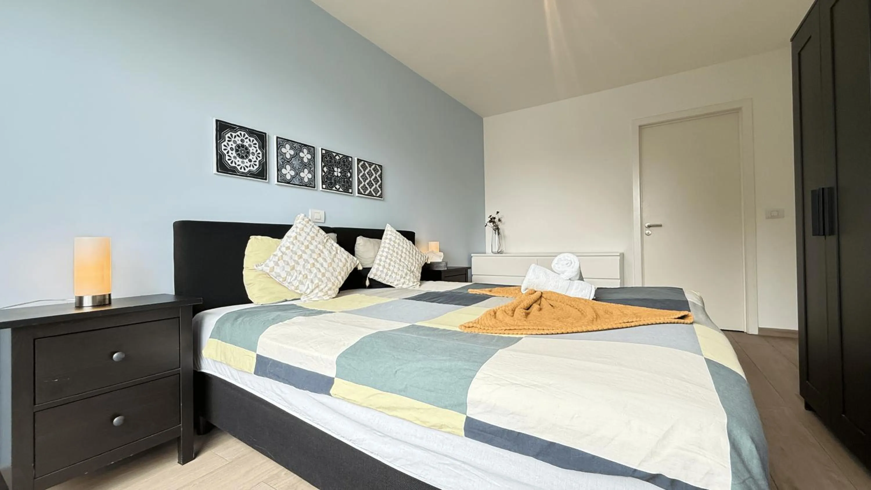 Bed in OneLuxStay near Diamond District