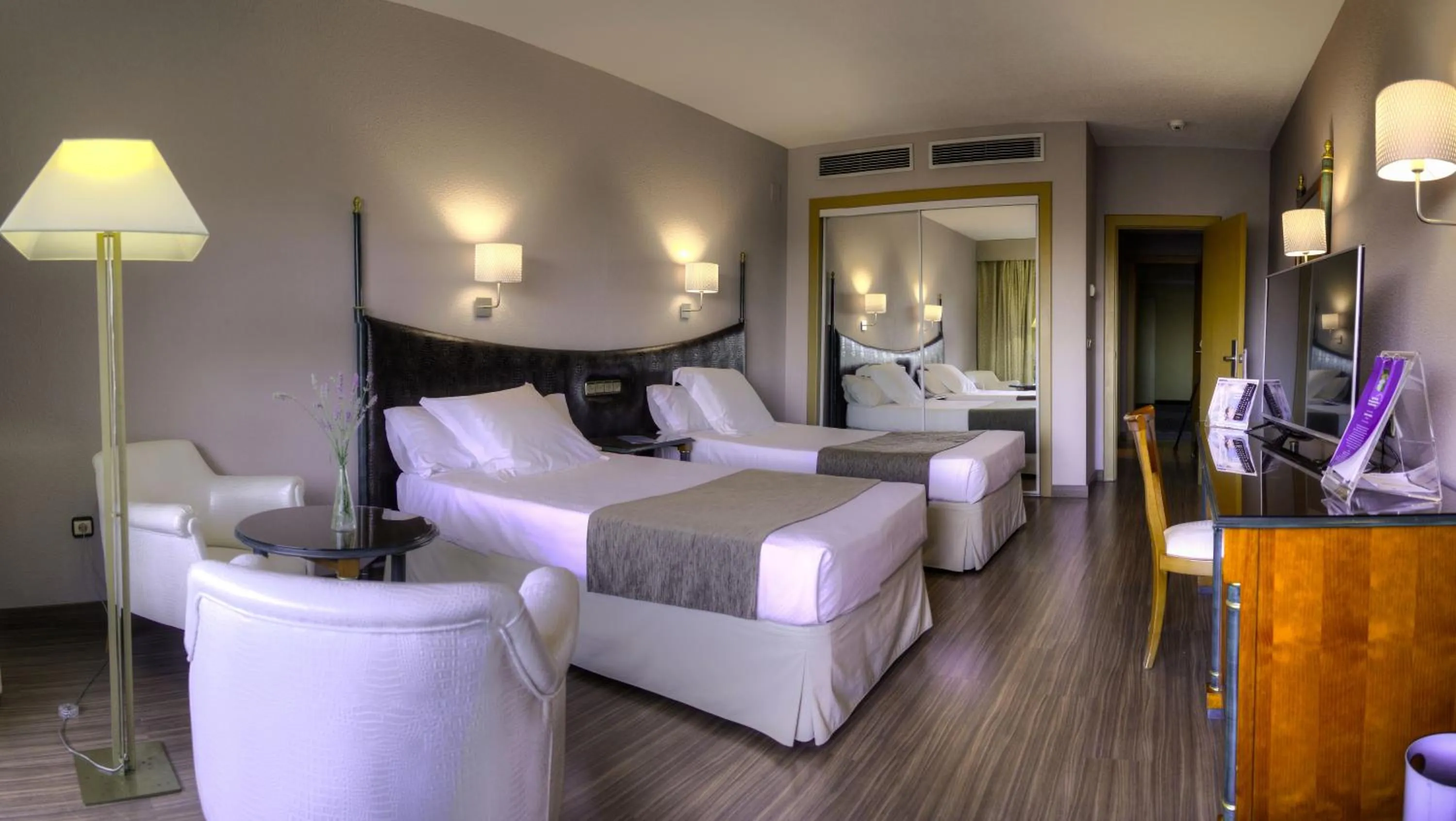 Bed in Beatriz Toledo Auditorium & Spa