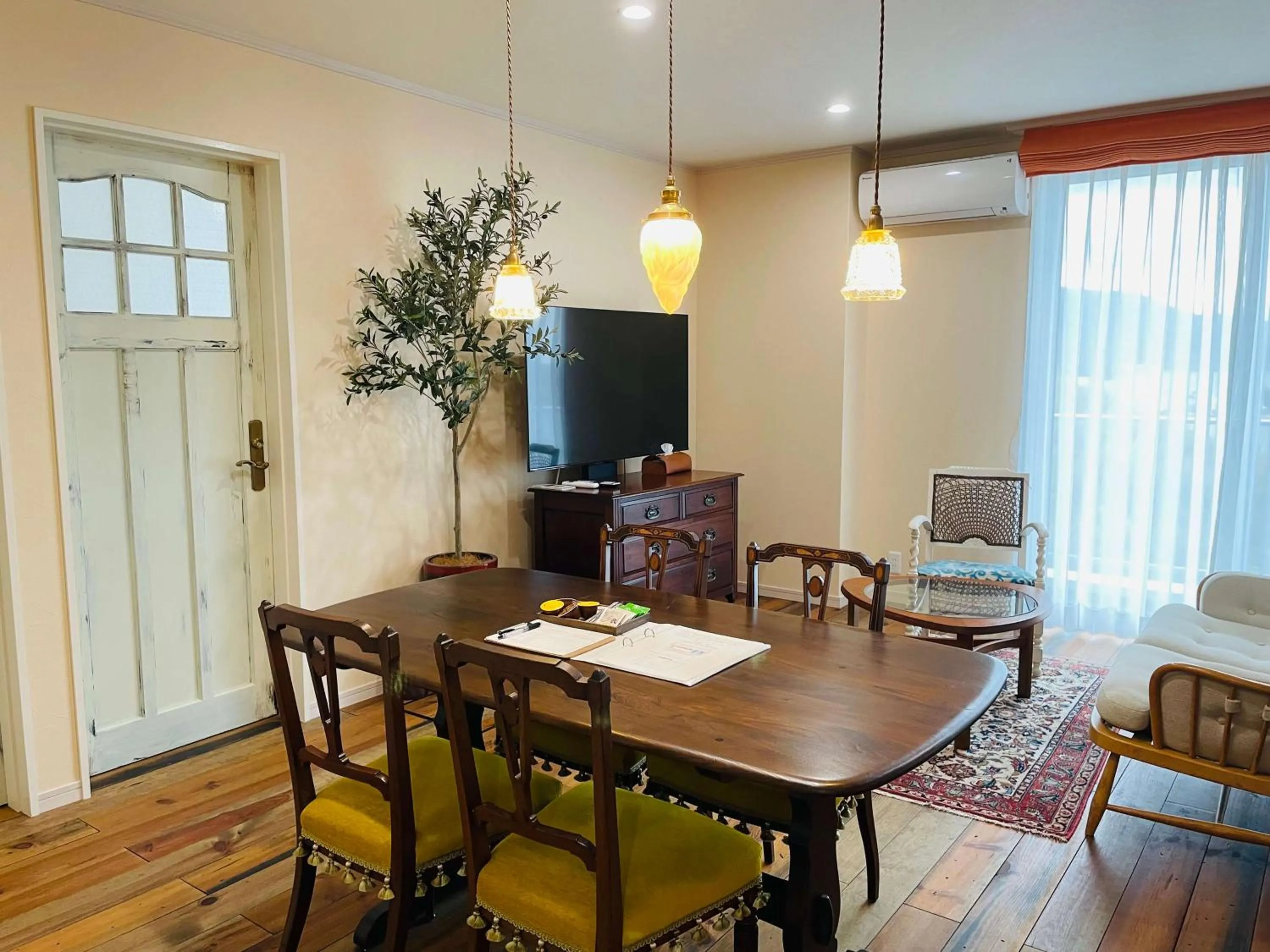 Living room in La Krasse Angelroad WEST