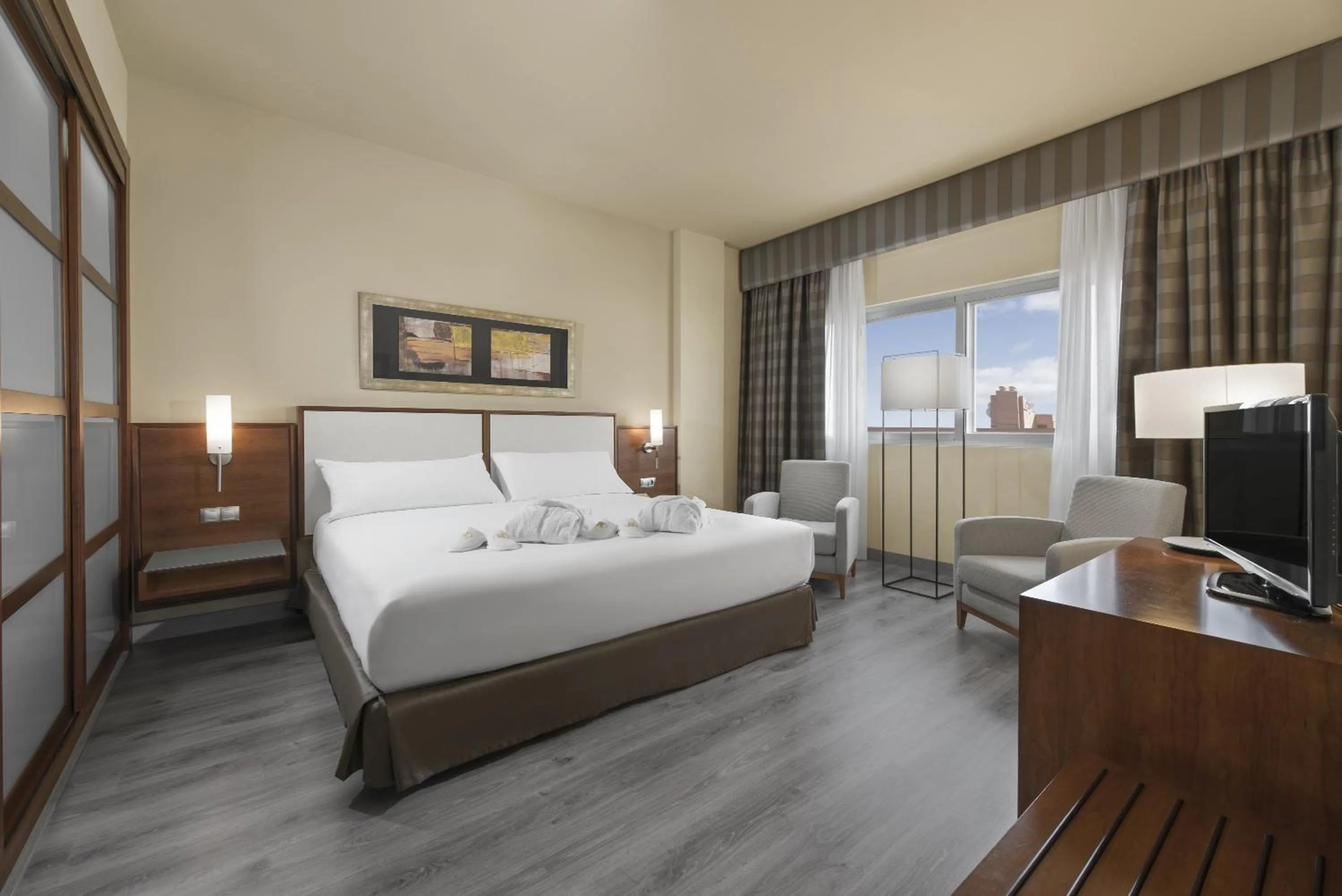 Photo of the whole room, Bed in Elba Almeria Business & Convention Hotel