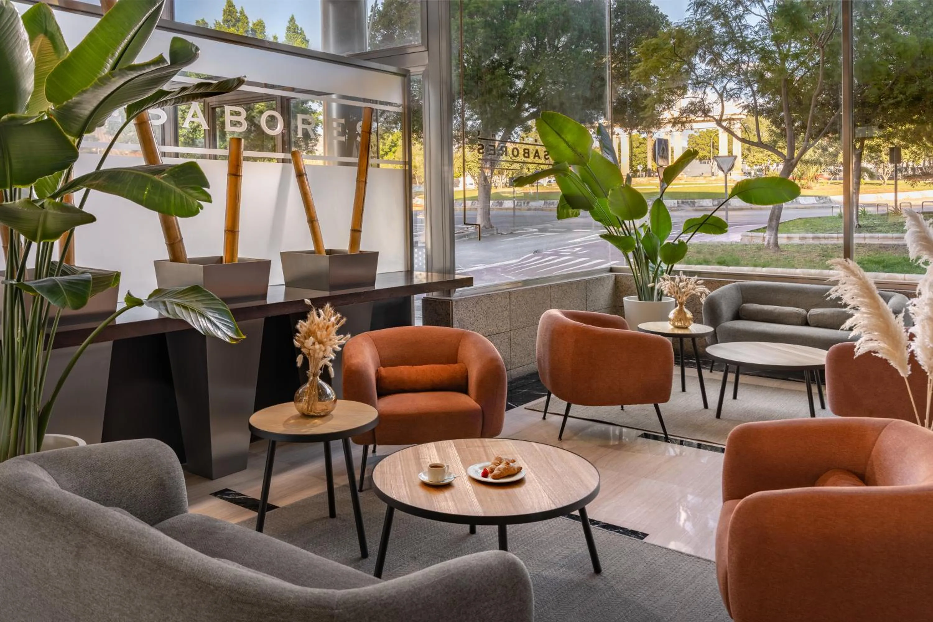 Living room in Elba Almeria Business & Convention Hotel