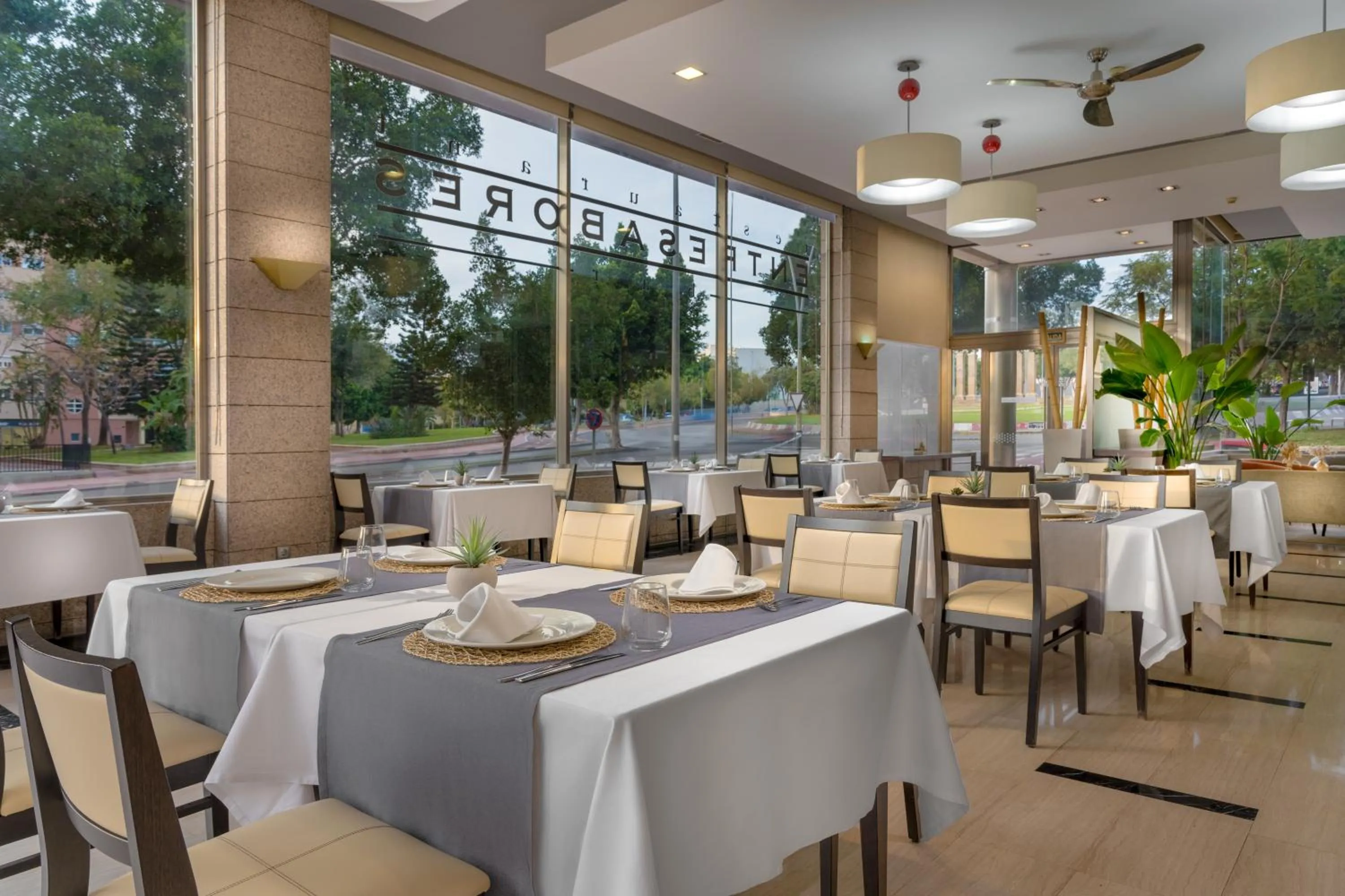 Restaurant/places to eat in Elba Almeria Business & Convention Hotel