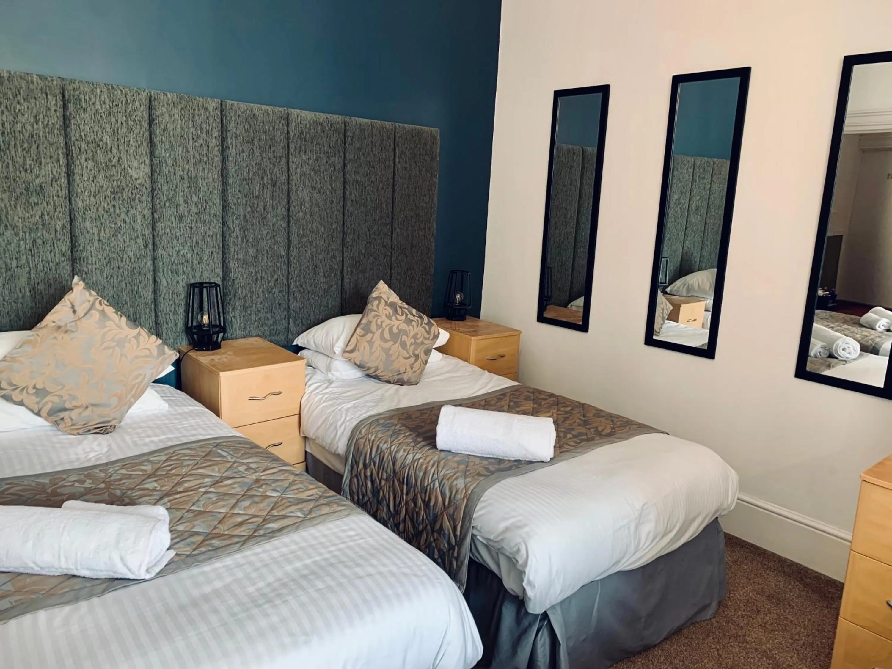 Bed in Membly Hall Hotel