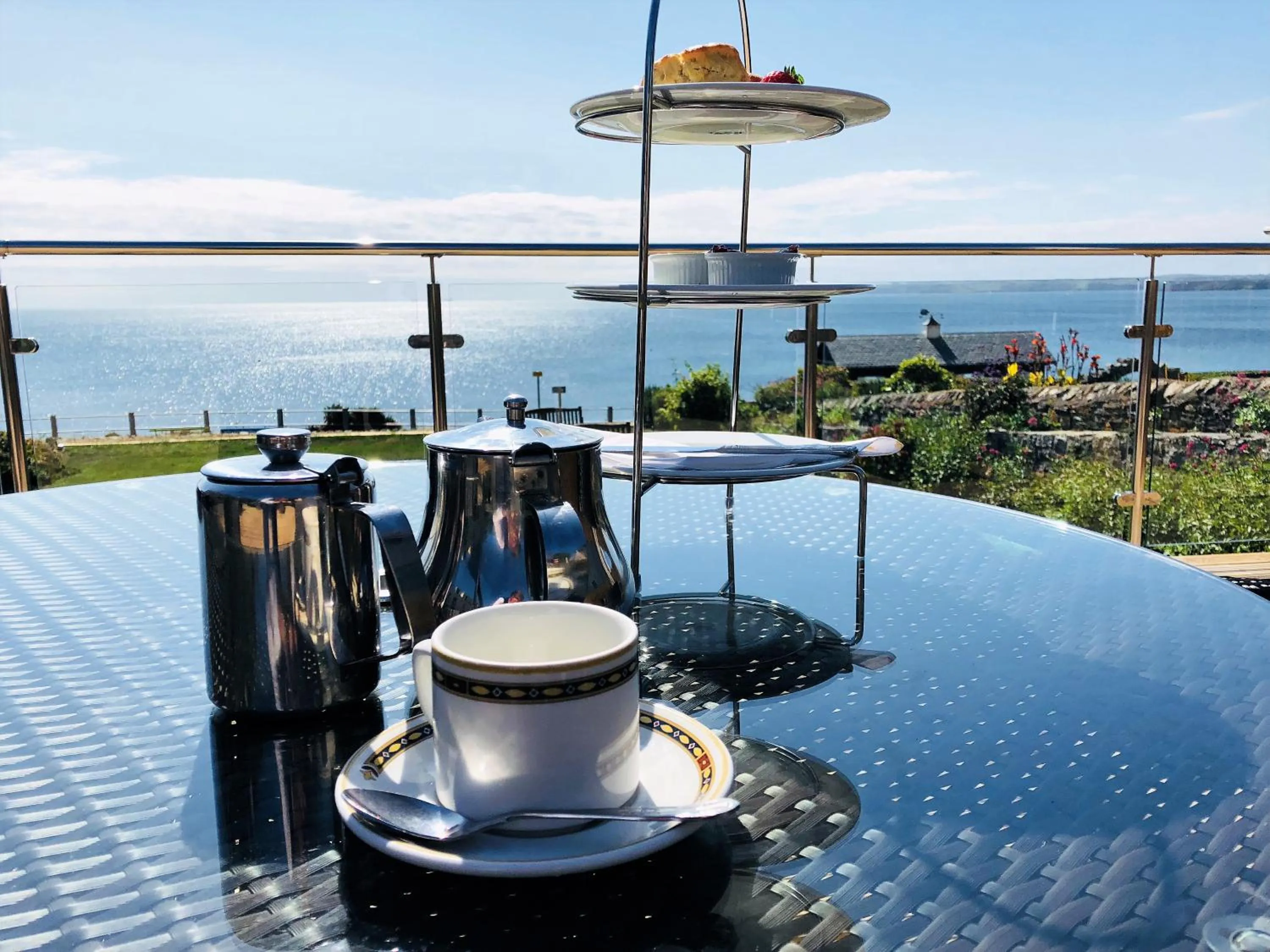 Food and drinks in Membly Hall Hotel