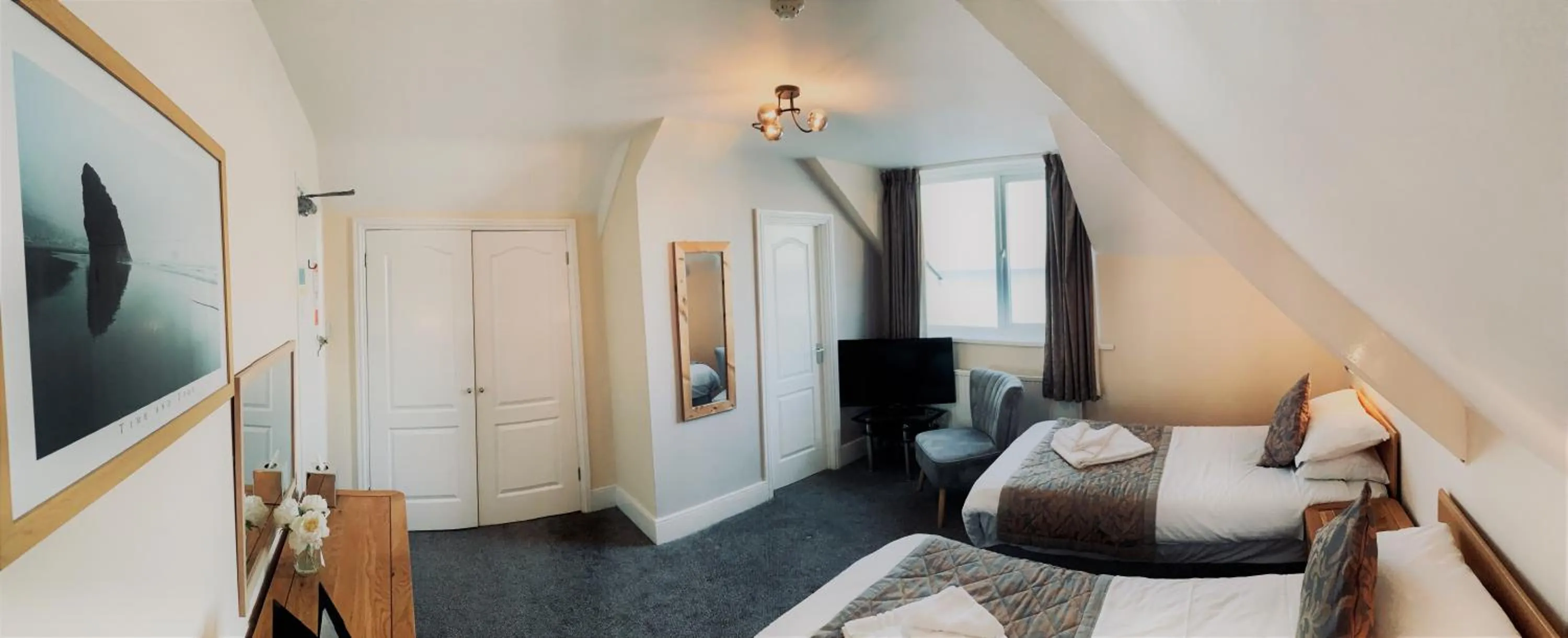 Bed in Membly Hall Hotel