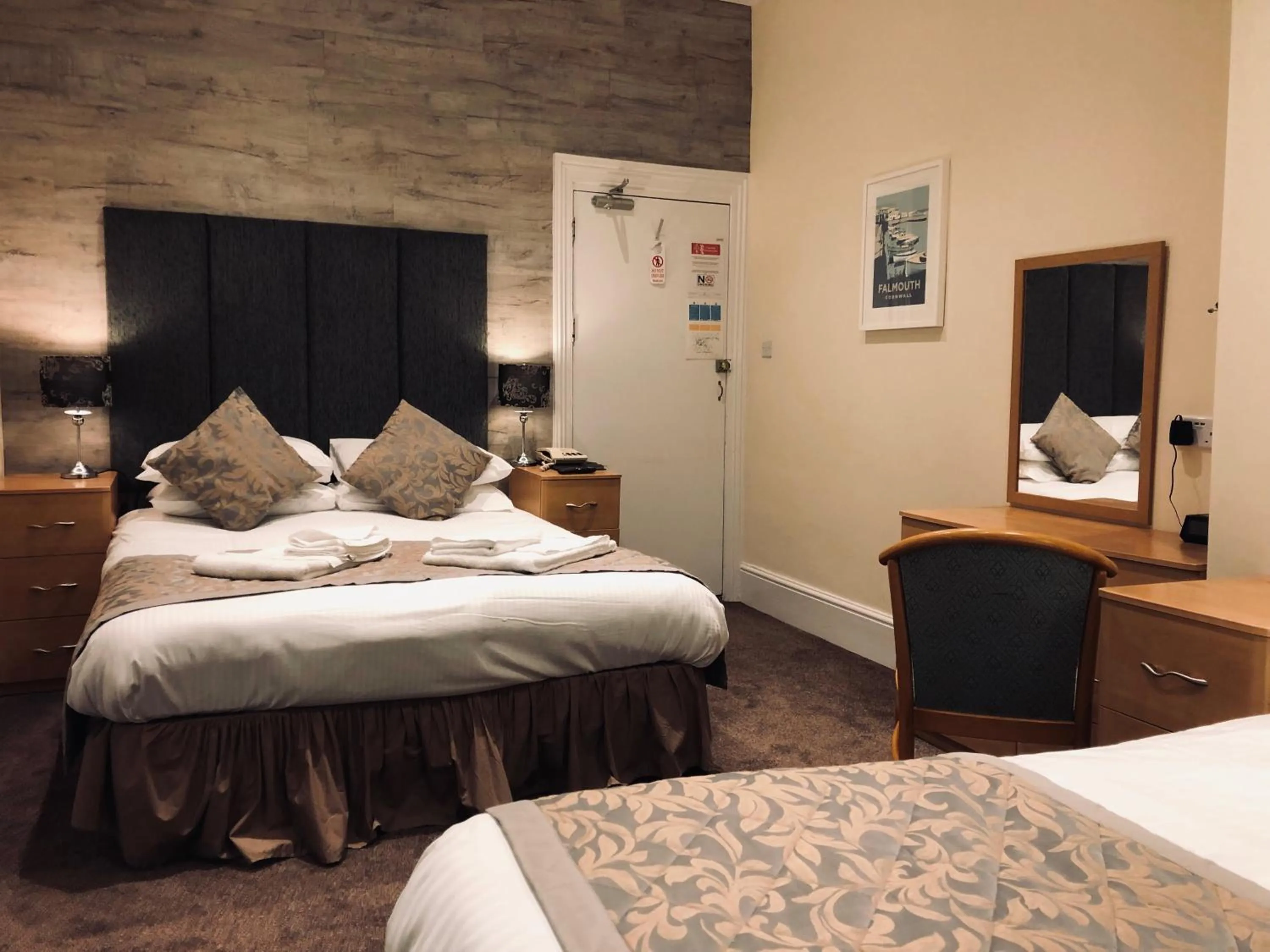 Bed in Membly Hall Hotel