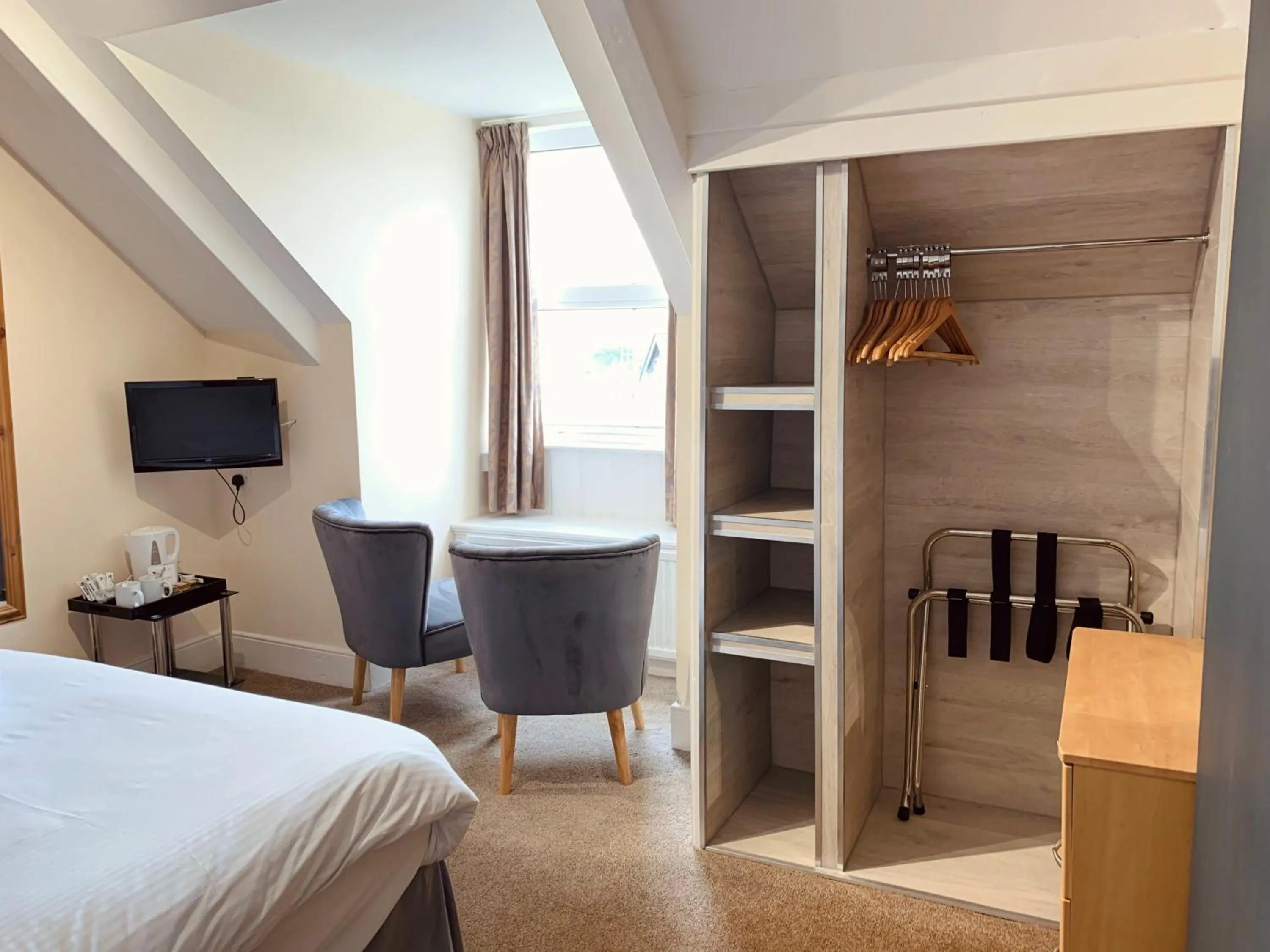 Bed in Membly Hall Hotel