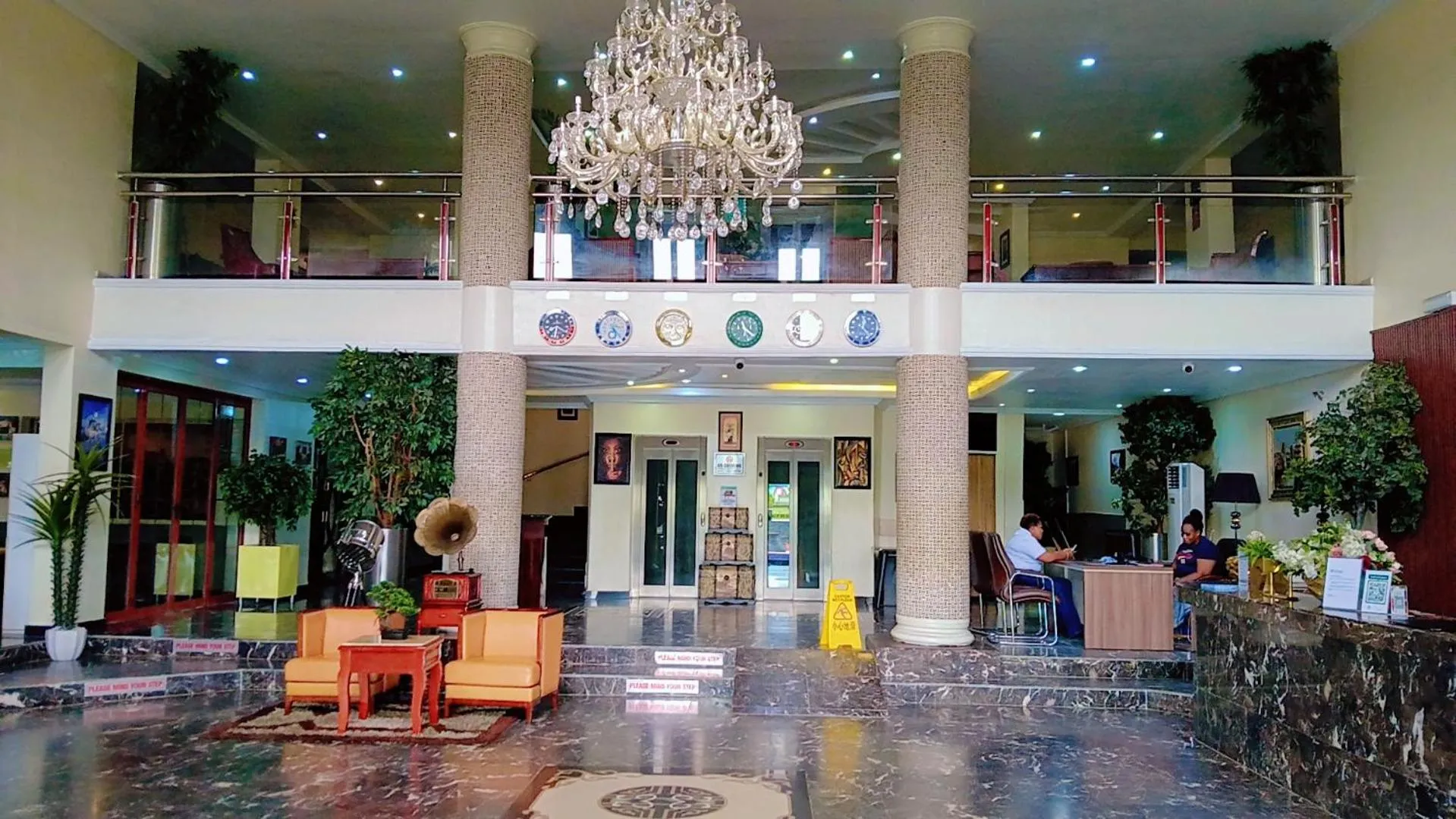 Text overlay in De Rembrandt Hotels and Suites