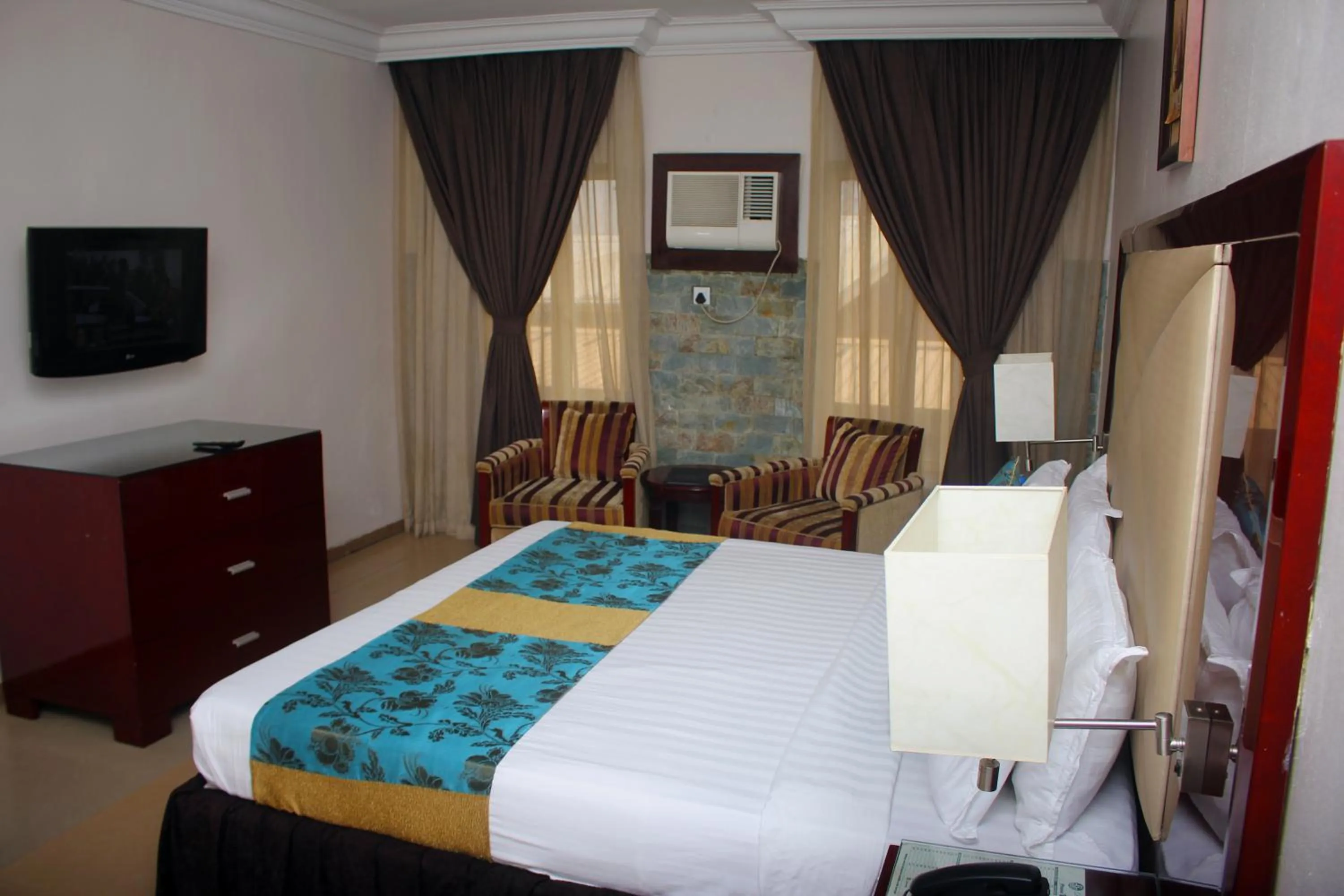 Photo of the whole room, Bed in De Rembrandt Hotels and Suites