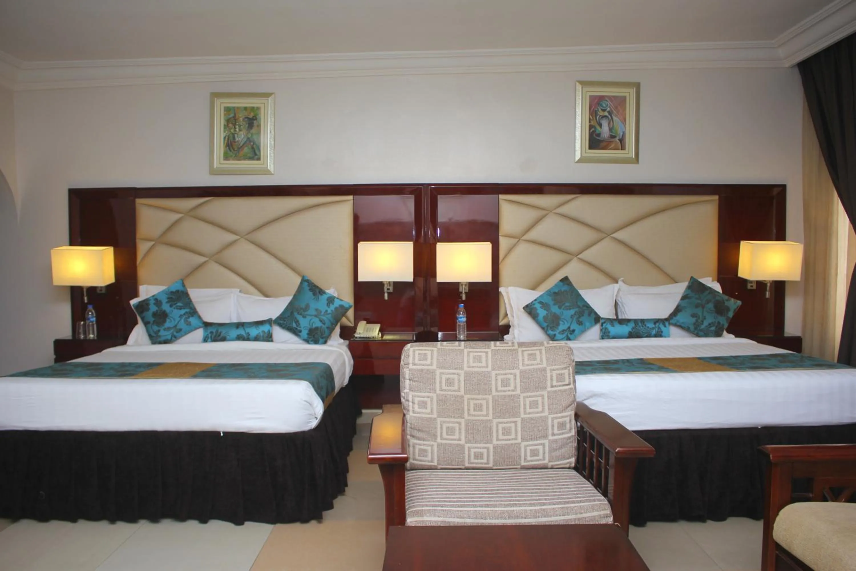 Bed in De Rembrandt Hotels and Suites