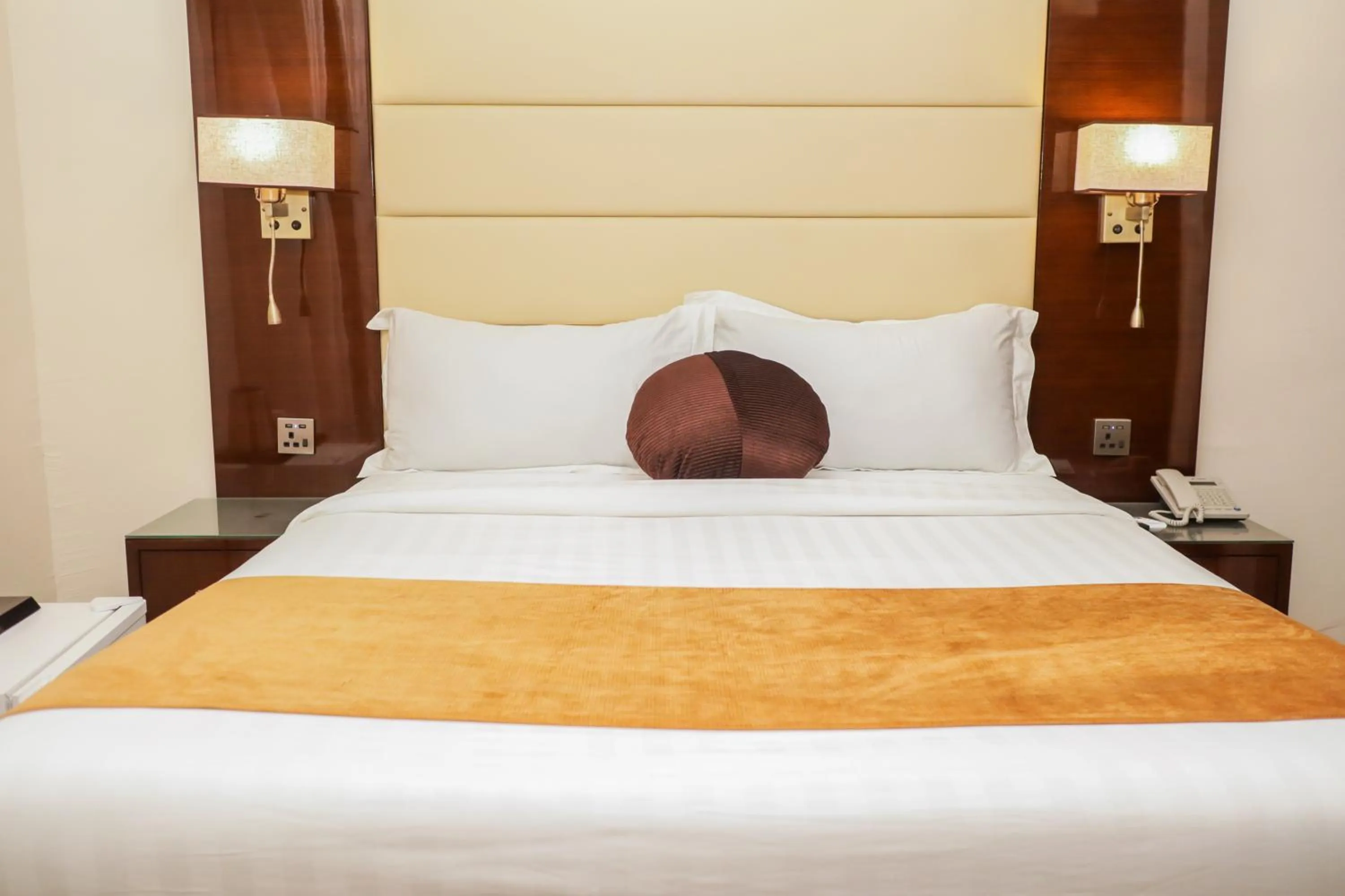 Bed in De Rembrandt Hotels and Suites