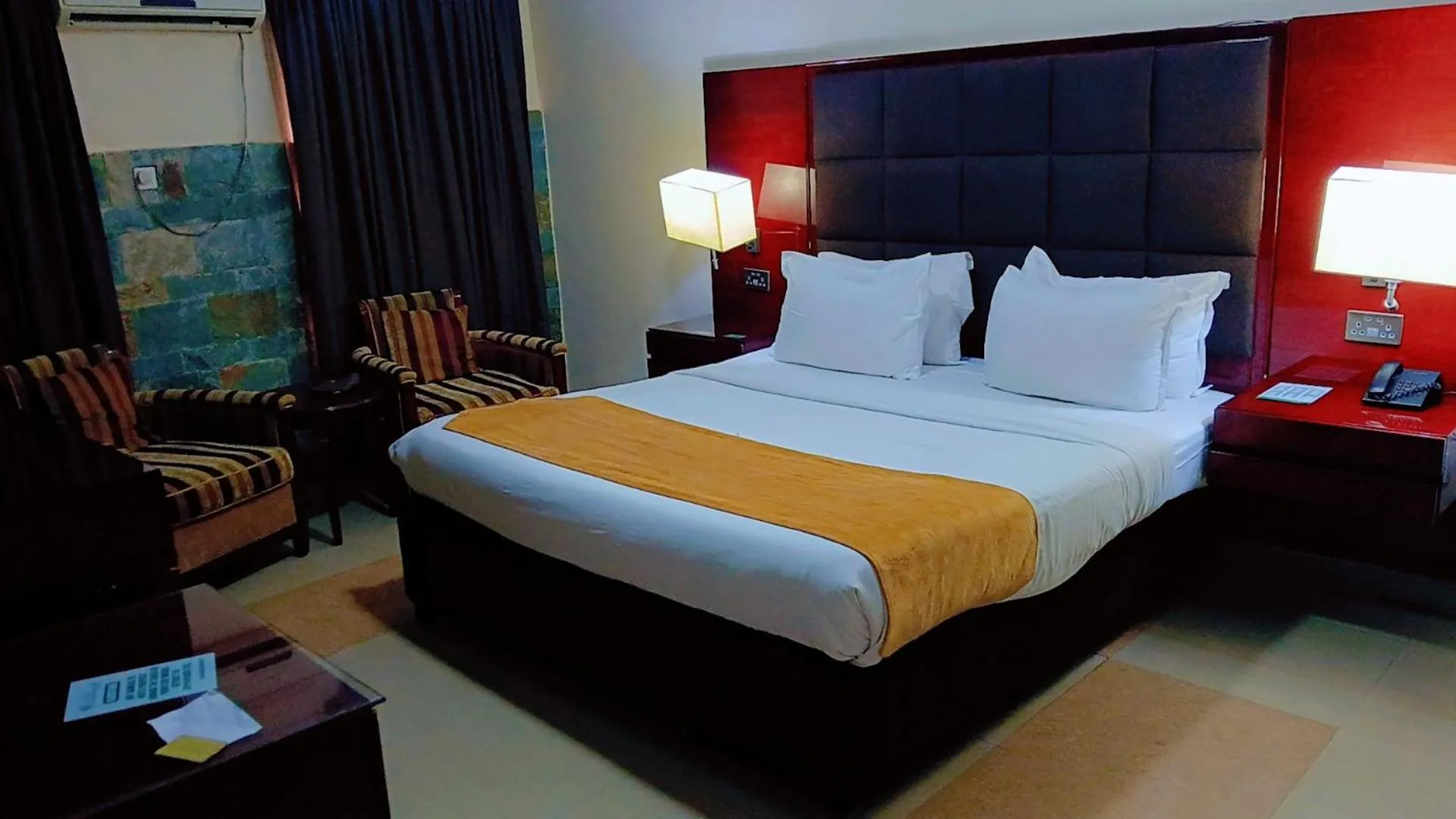 Bed in De Rembrandt Hotels and Suites