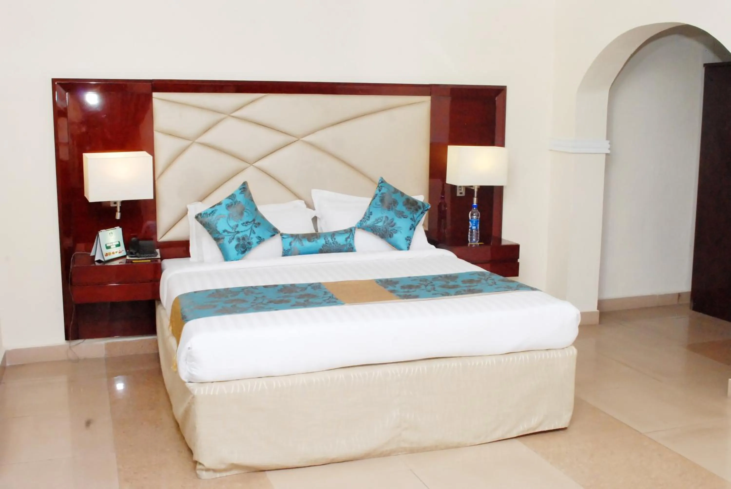 Bed in De Rembrandt Hotels and Suites