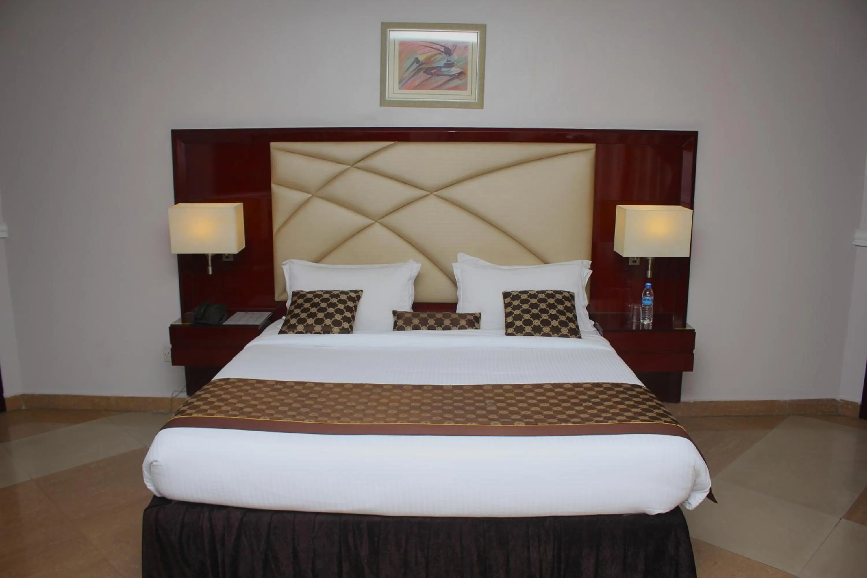 cot, Bed in De Rembrandt Hotels and Suites