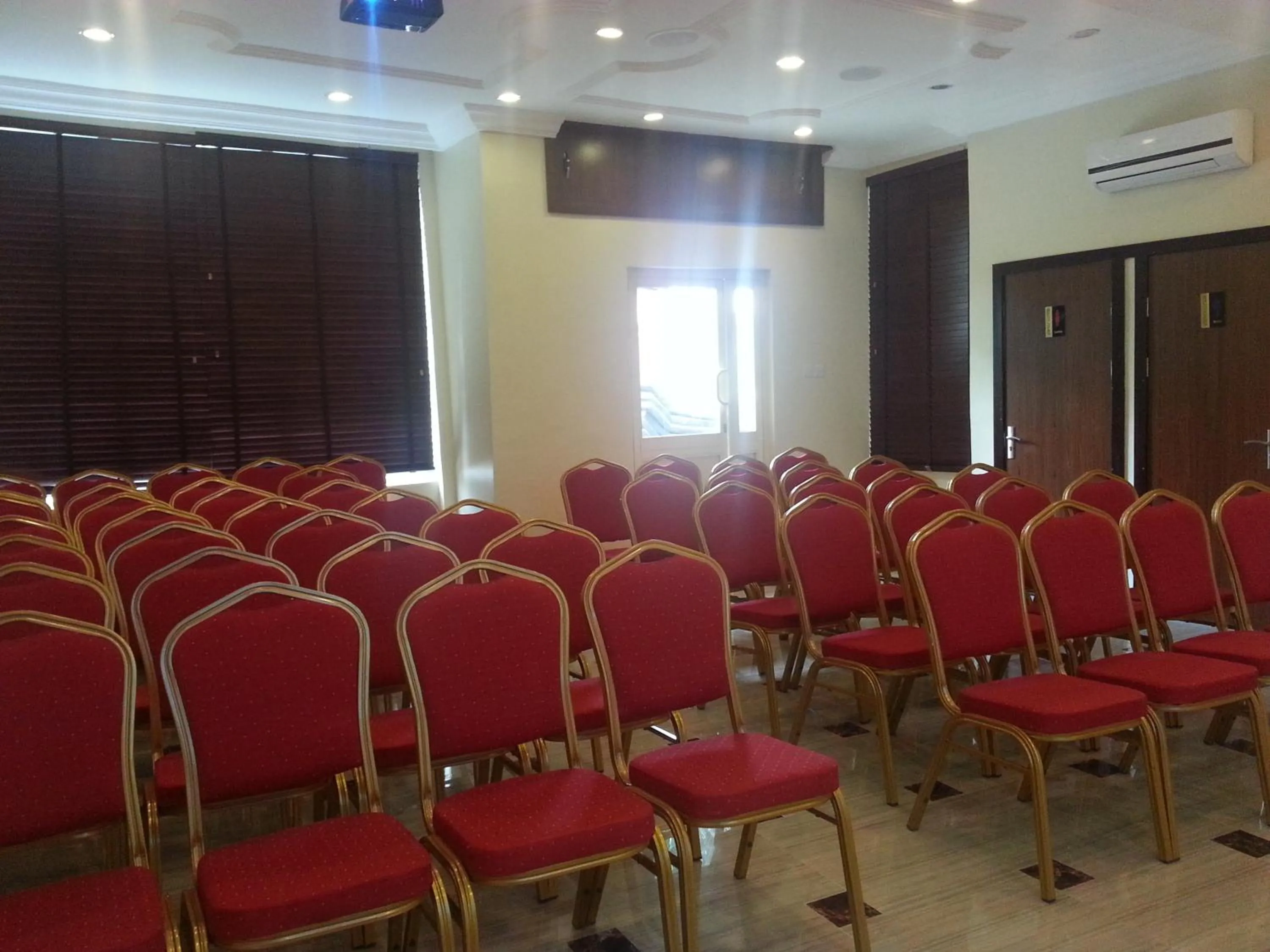 Business facilities in De Rembrandt Hotels and Suites