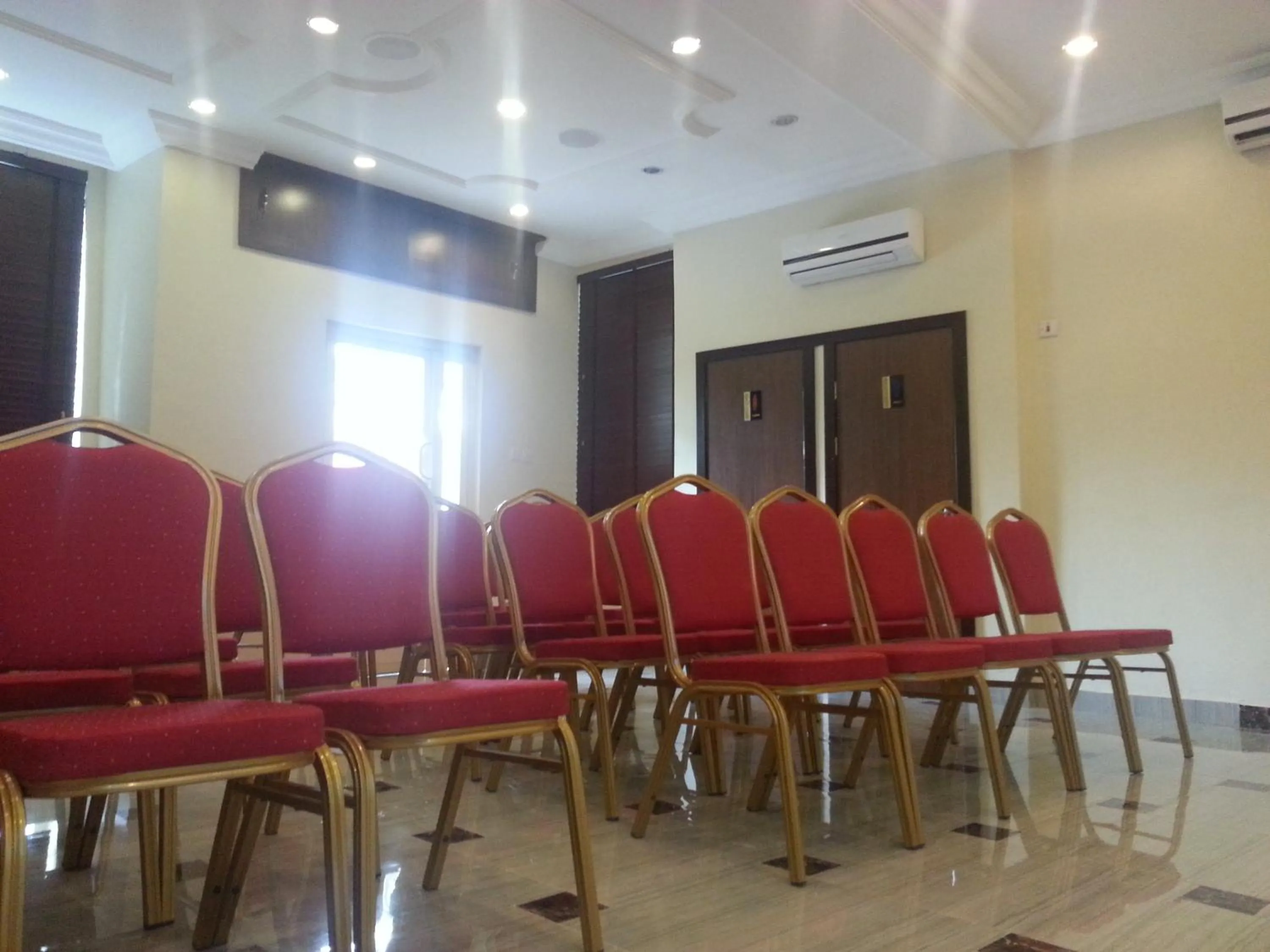 Seating area in De Rembrandt Hotels and Suites