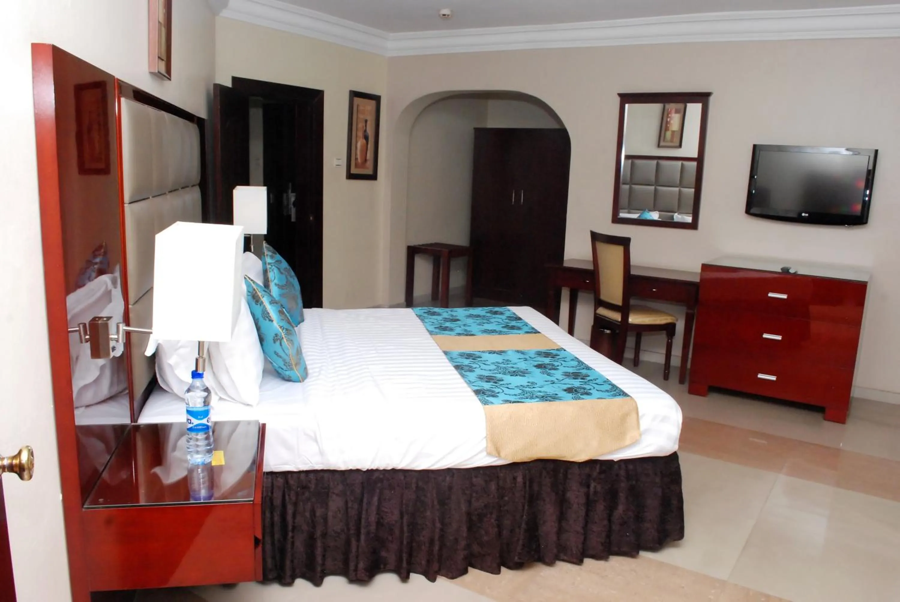 Photo of the whole room, Bed in De Rembrandt Hotels and Suites