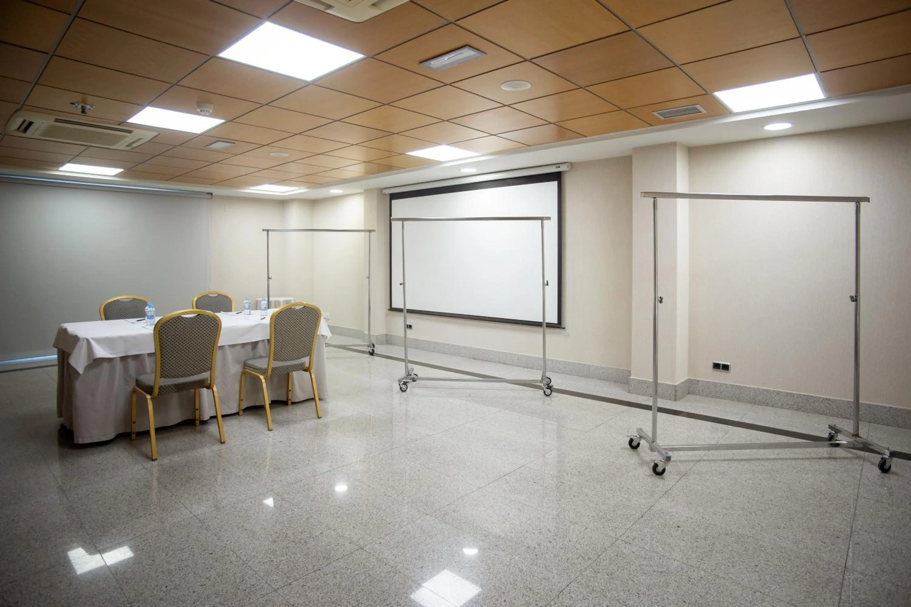 Meeting/conference room in Sercotel Gran Fama