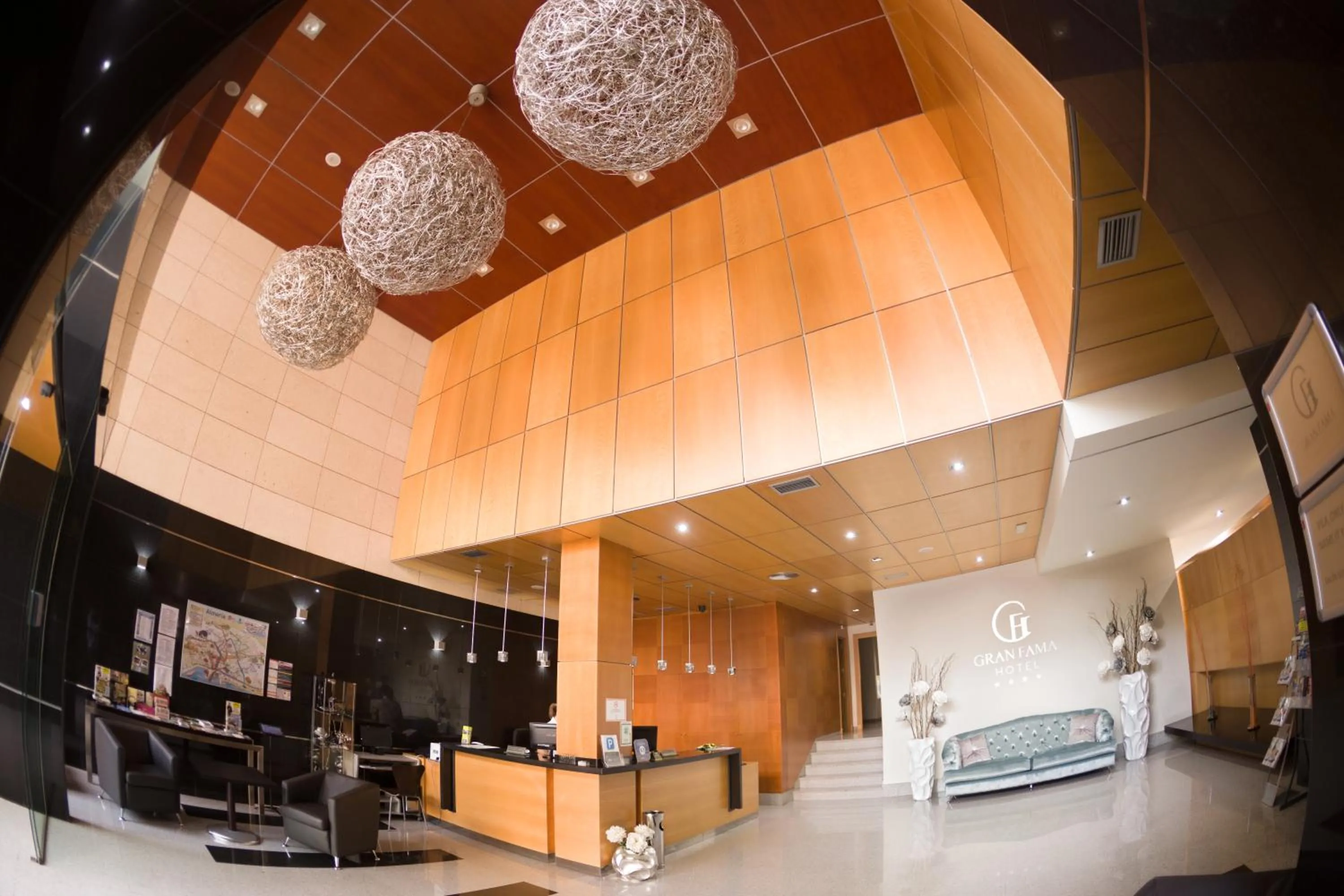 Lobby or reception in Sercotel Gran Fama