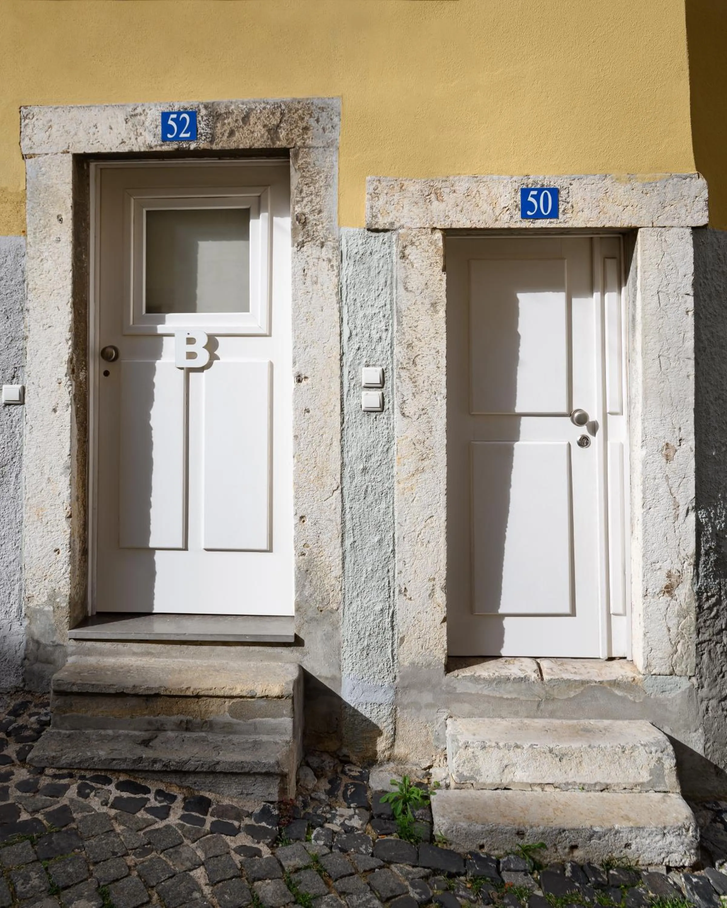 Property building in Alfama Yellow House