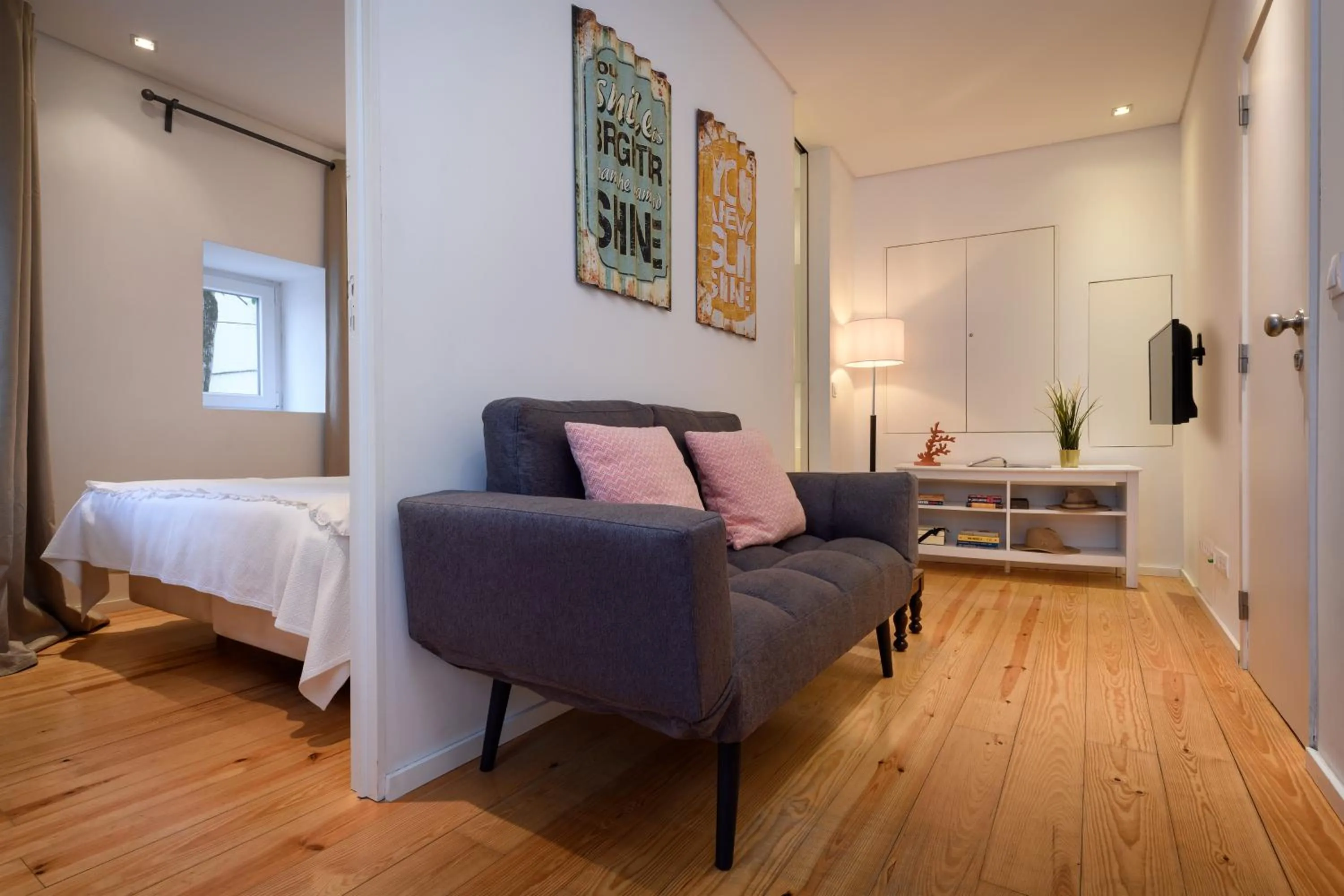 Living room, Bed in Alfama Yellow House