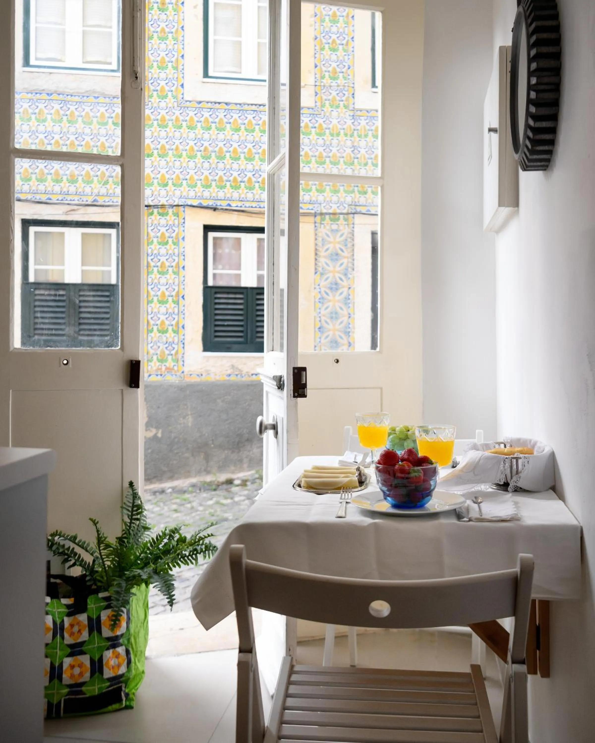 Kitchen or kitchenette in Alfama Yellow House