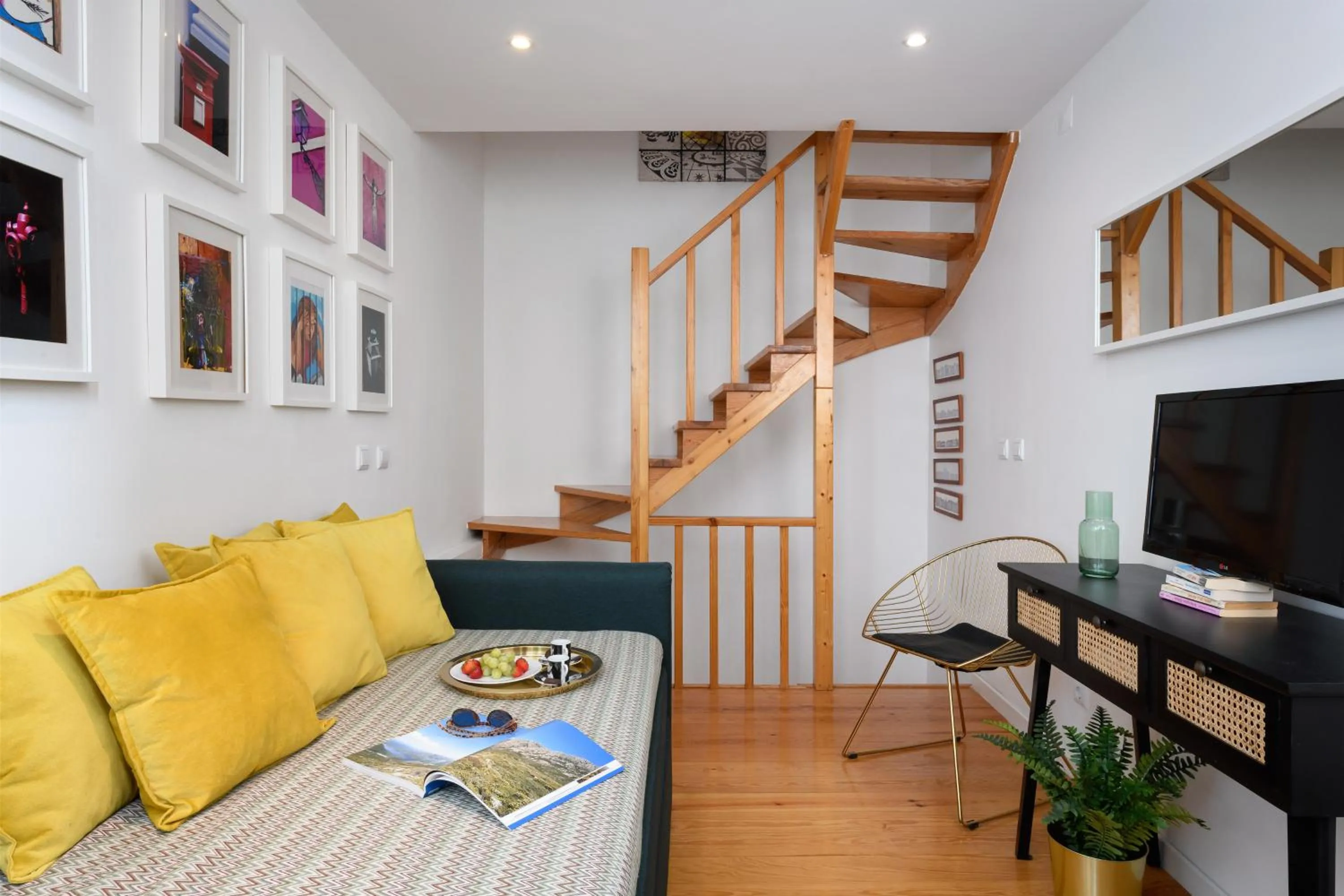 Living room in Alfama Yellow House