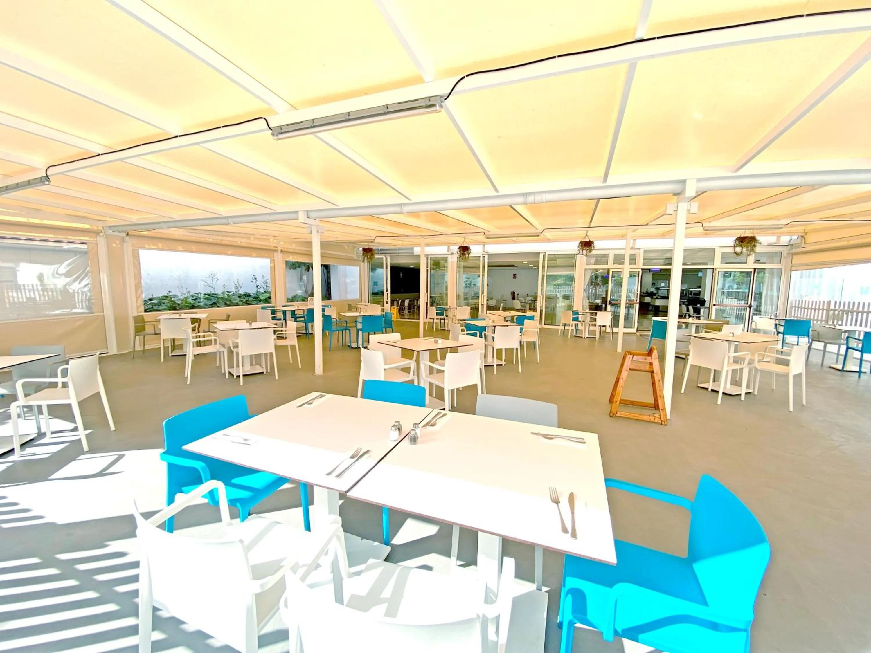 Restaurant/places to eat in BLUESEA Interpalace