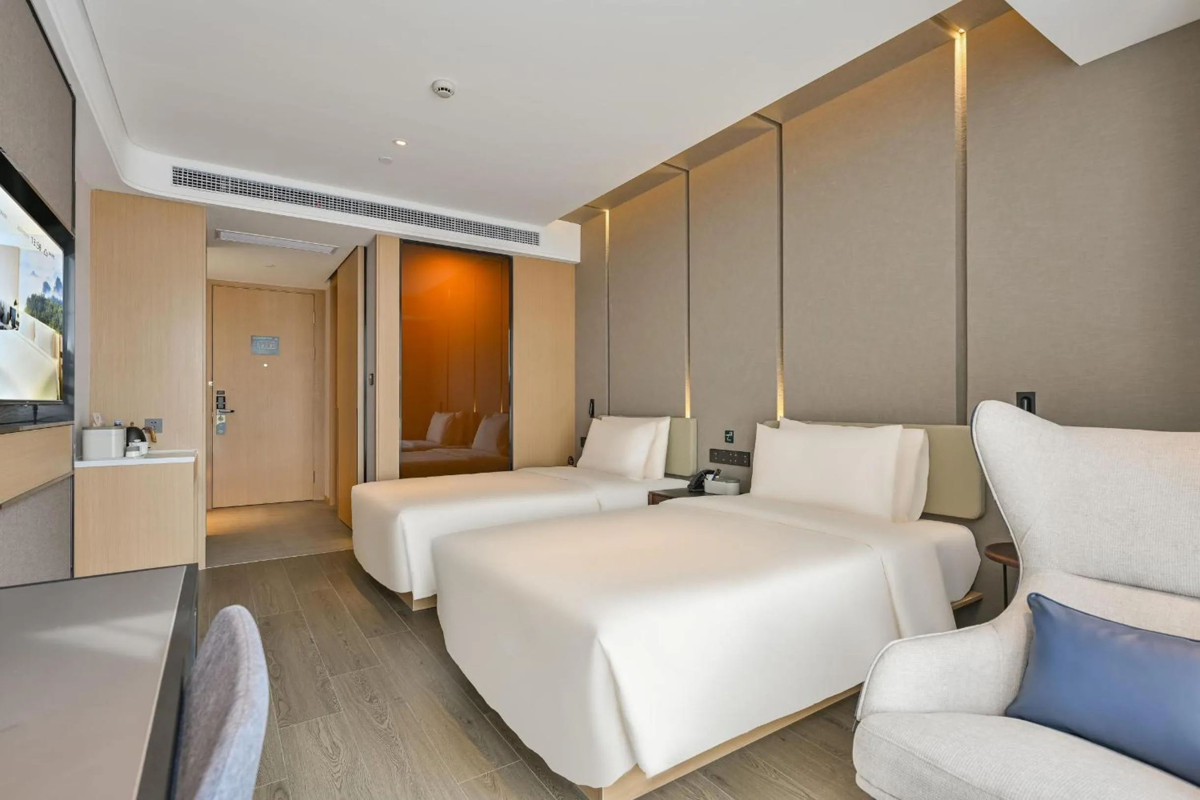 Photo of the whole room, Bed in Atour Hotel Shanghai Songjiang Sports Center Free laundry service