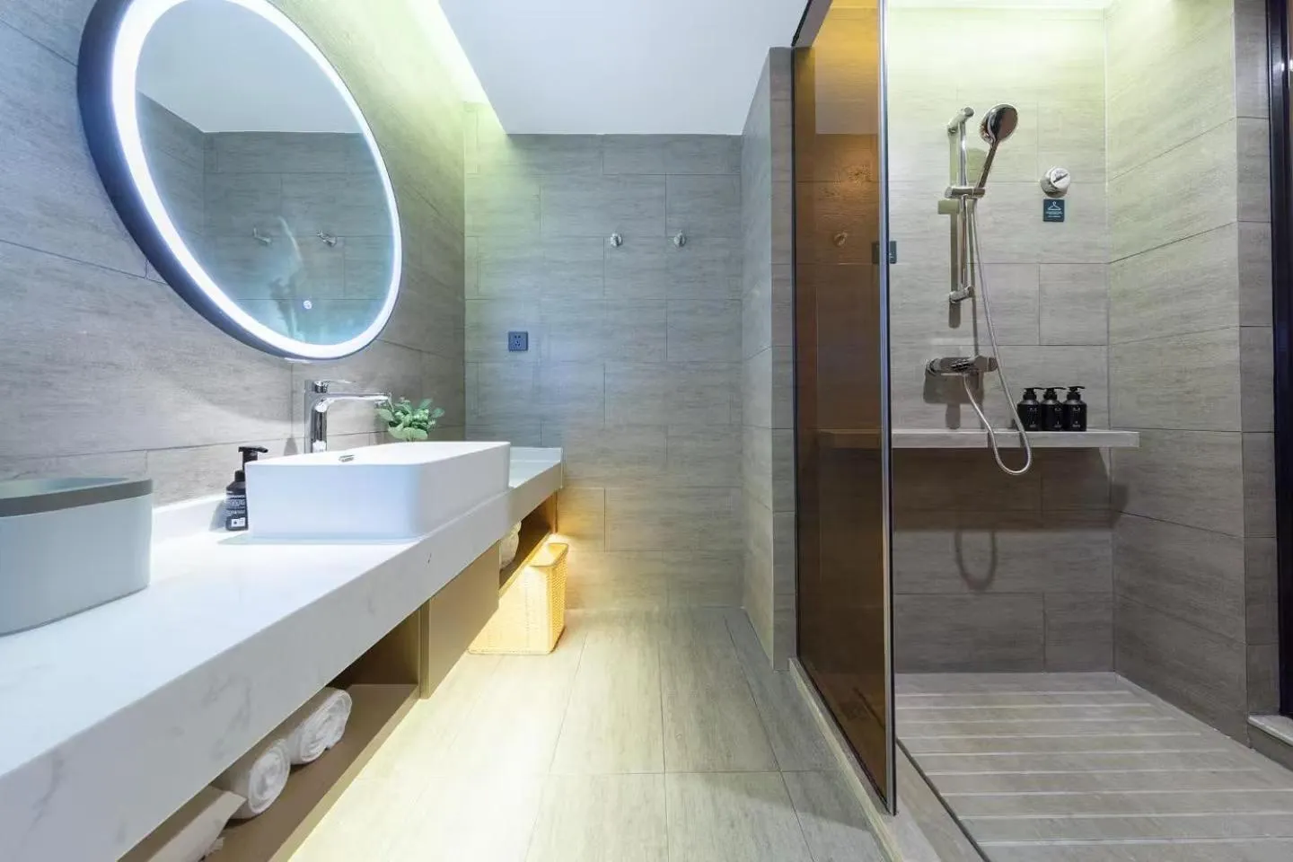 Shower in Atour Hotel Yibin West Railway Station