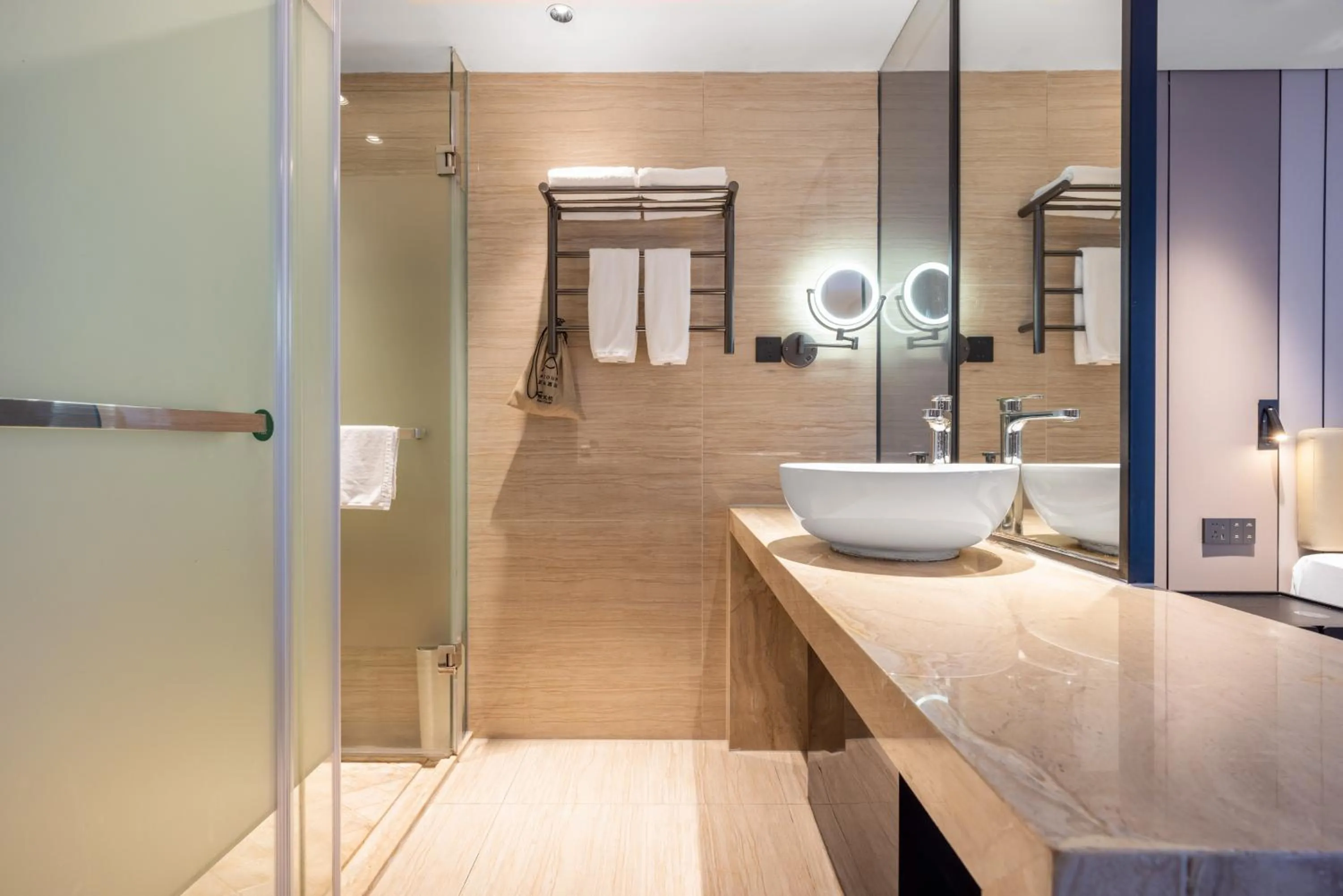 Atour X Hotel Shenzhen Luohu Dongmen Pedestrian Street