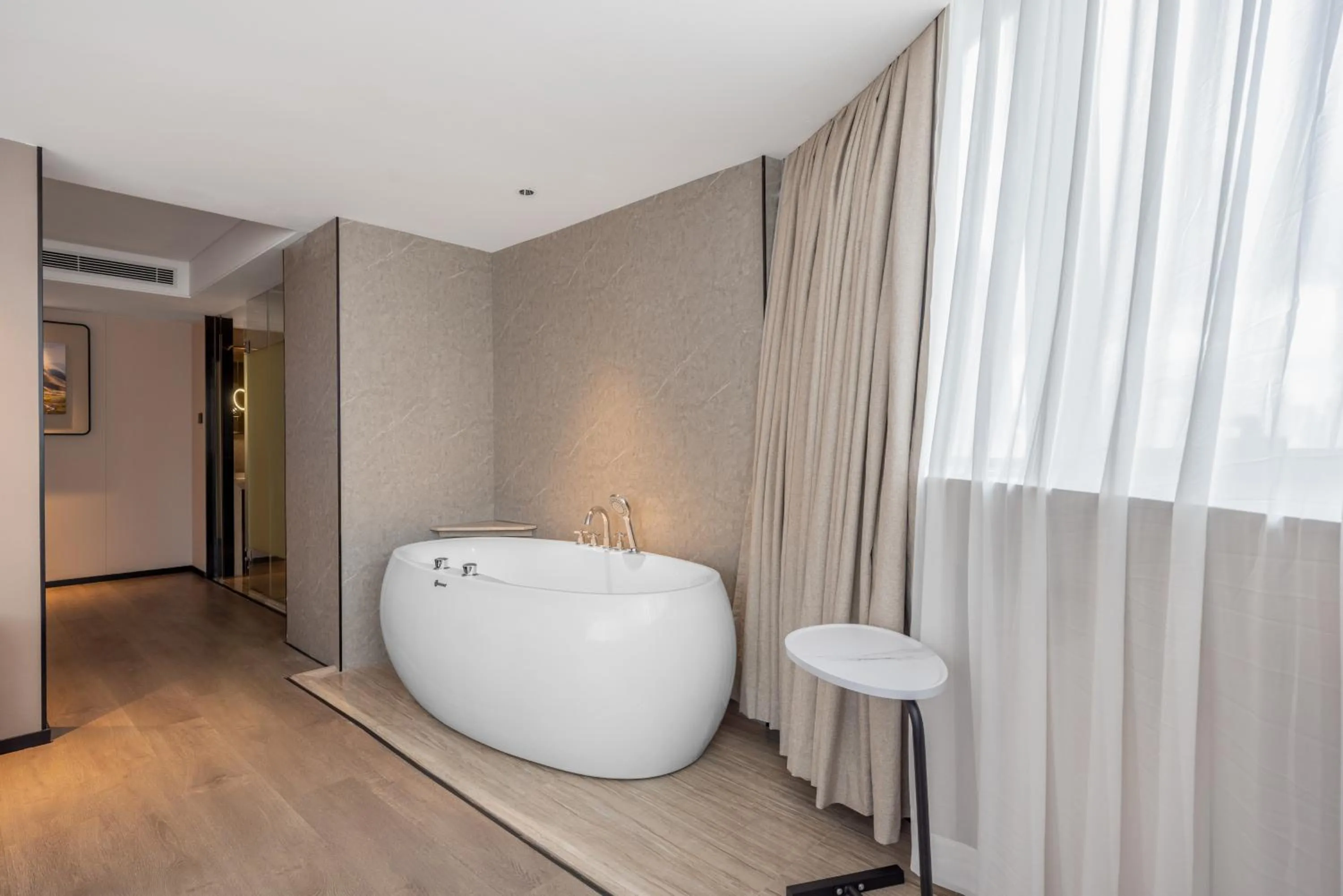 Atour X Hotel Shenzhen Luohu Dongmen Pedestrian Street