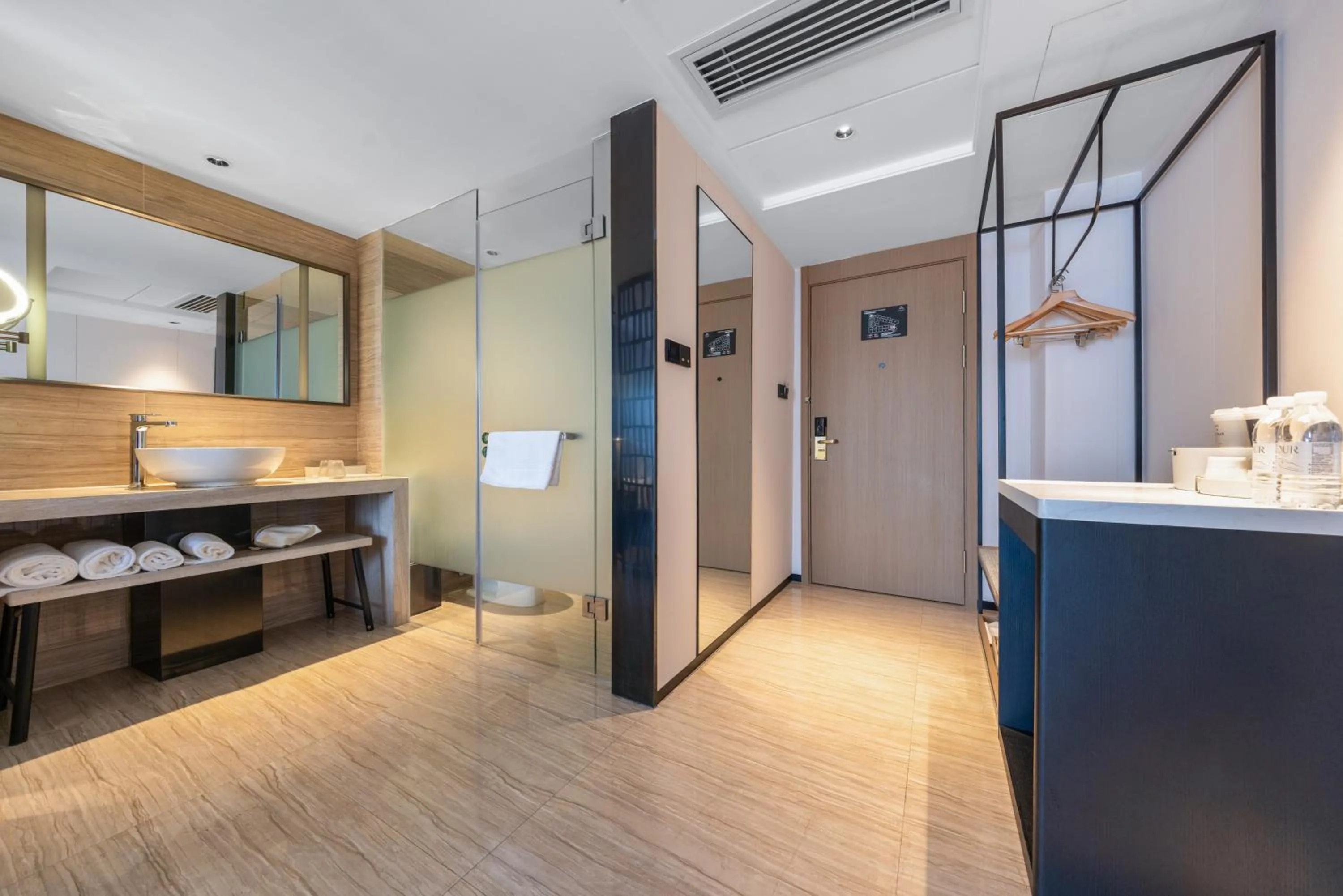 Atour X Hotel Shenzhen Luohu Dongmen Pedestrian Street