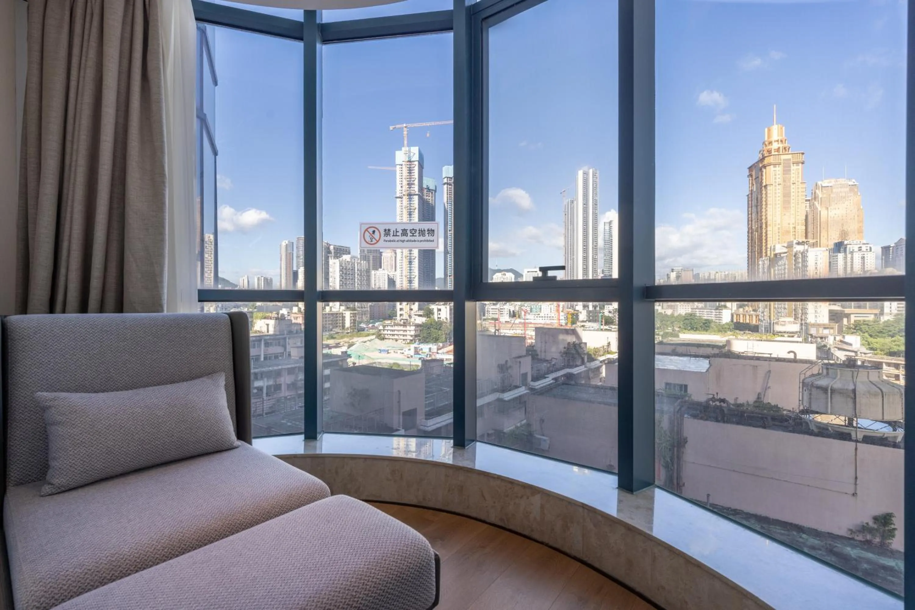 Atour X Hotel Shenzhen Luohu Dongmen Pedestrian Street