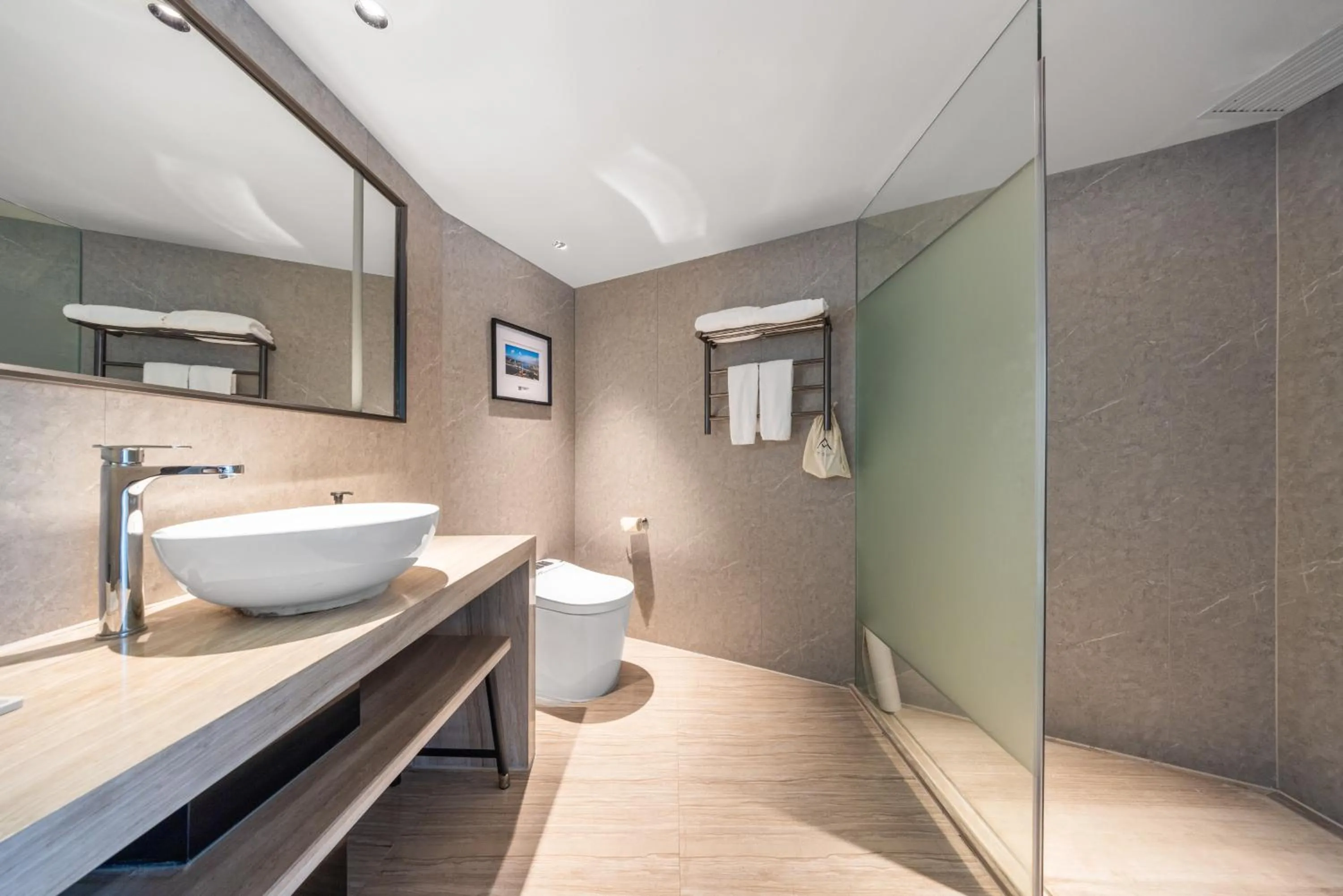 Atour X Hotel Shenzhen Luohu Dongmen Pedestrian Street