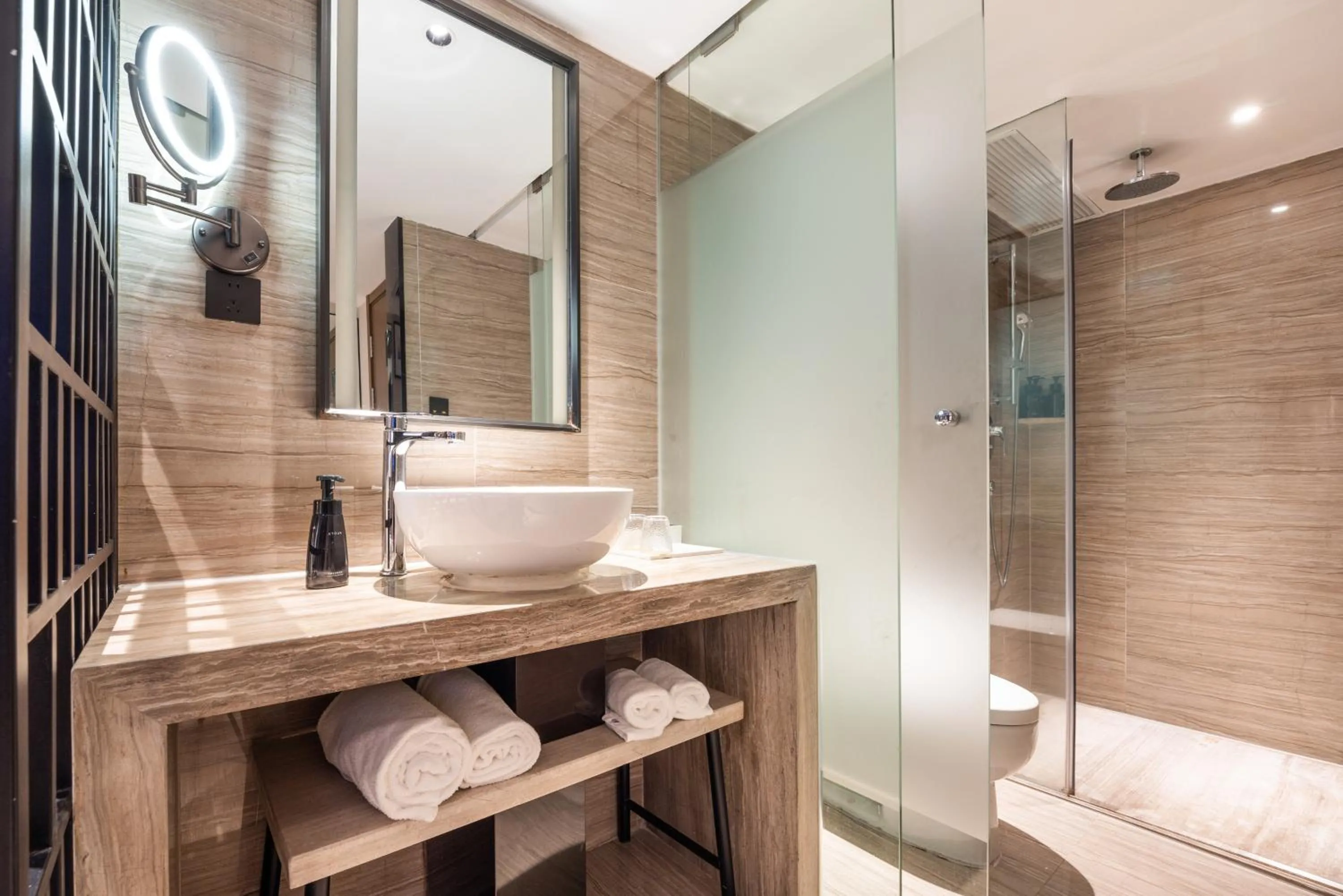 Atour X Hotel Shenzhen Luohu Dongmen Pedestrian Street