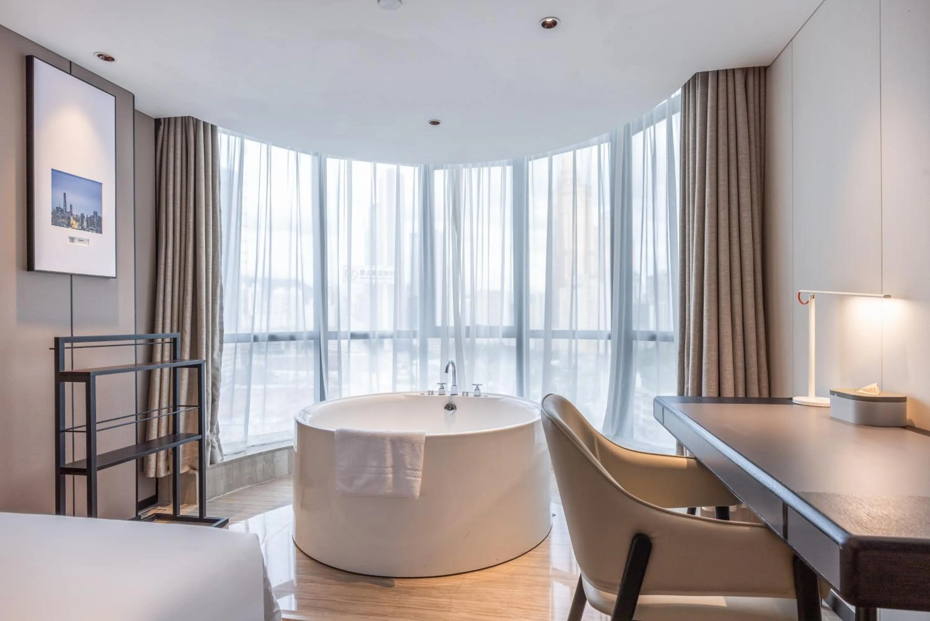 Atour X Hotel Shenzhen Luohu Dongmen Pedestrian Street