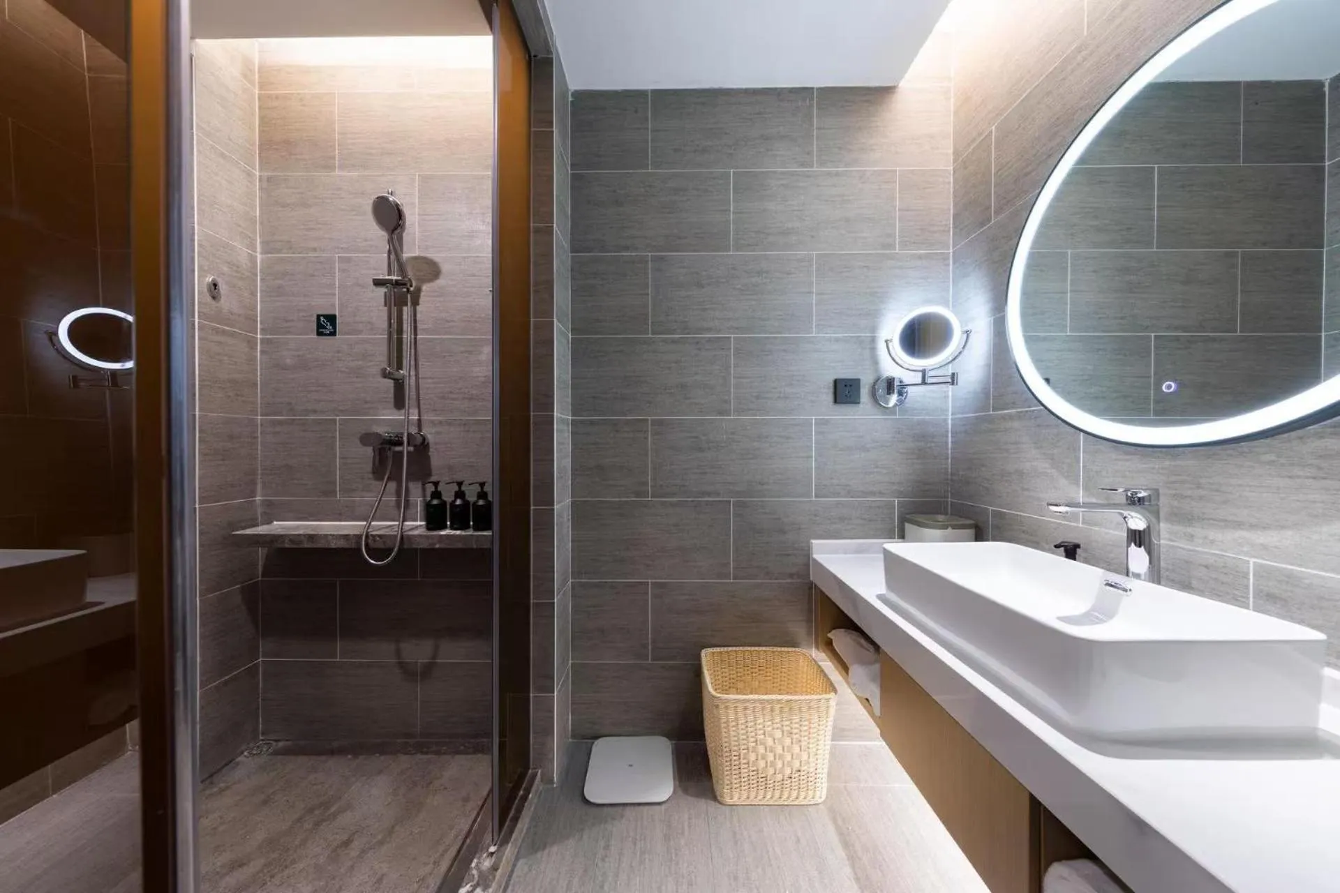 Shower in Atour Hotel Hefei Feidong High Speed Railway Station