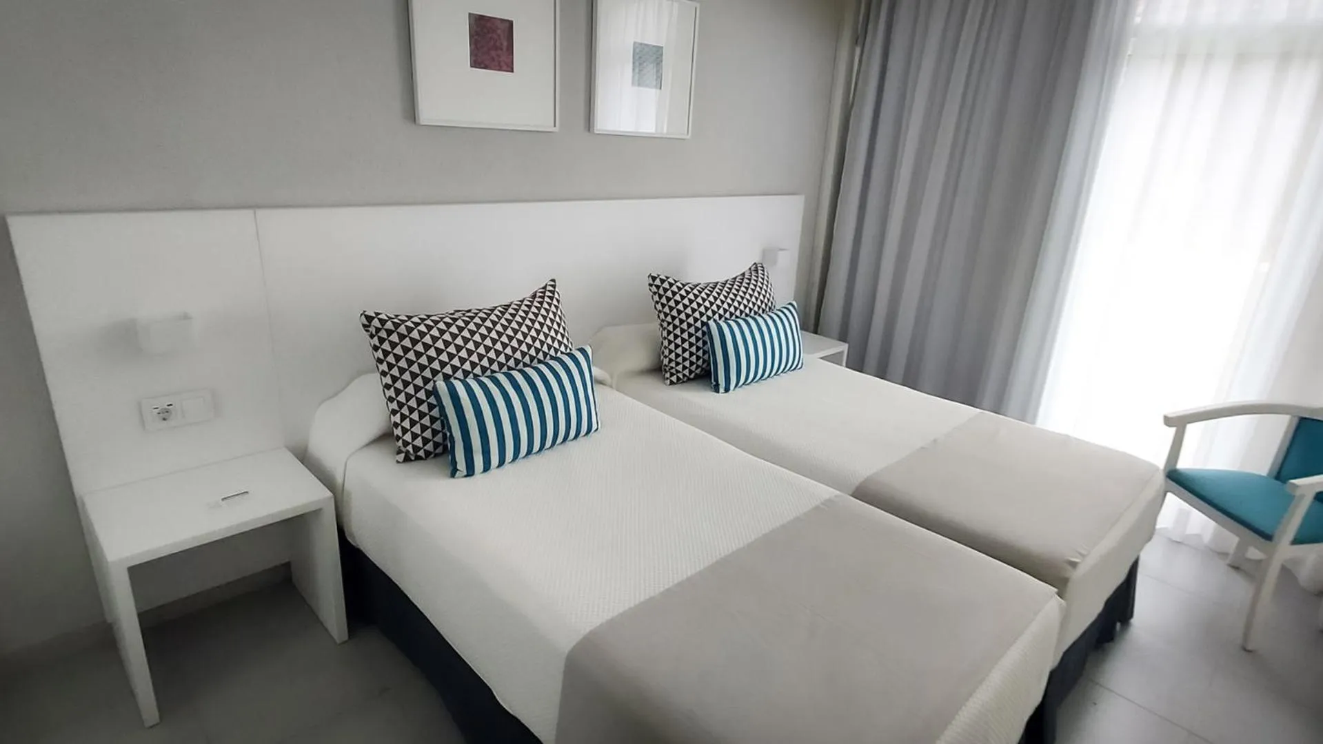 Photo of the whole room, Bed in BLUESEA Lagos de Cesar