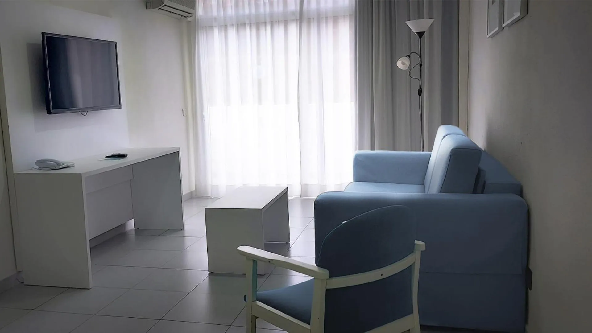 Photo of the whole room in BLUESEA Lagos de Cesar