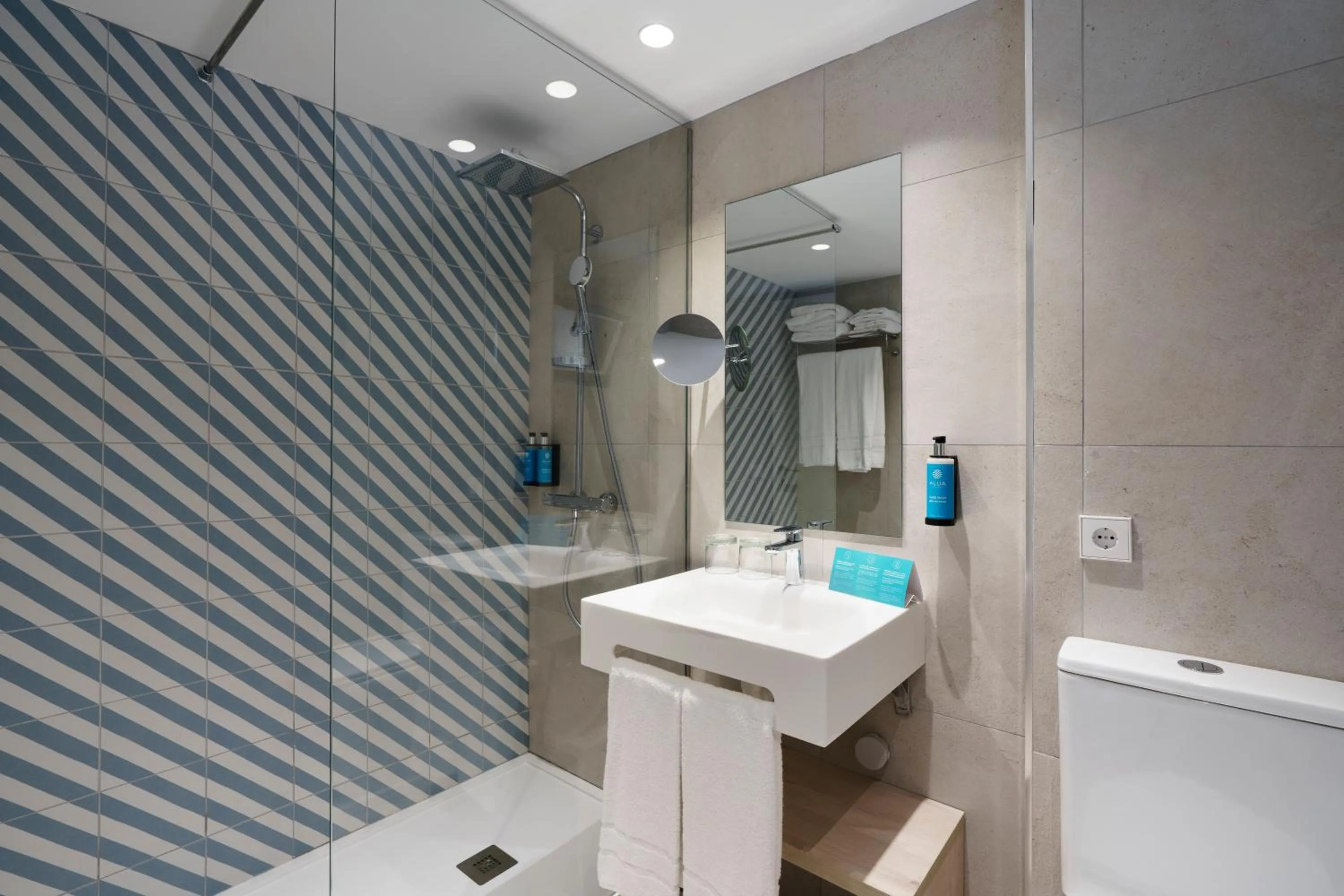 Shower in Alua Tenerife