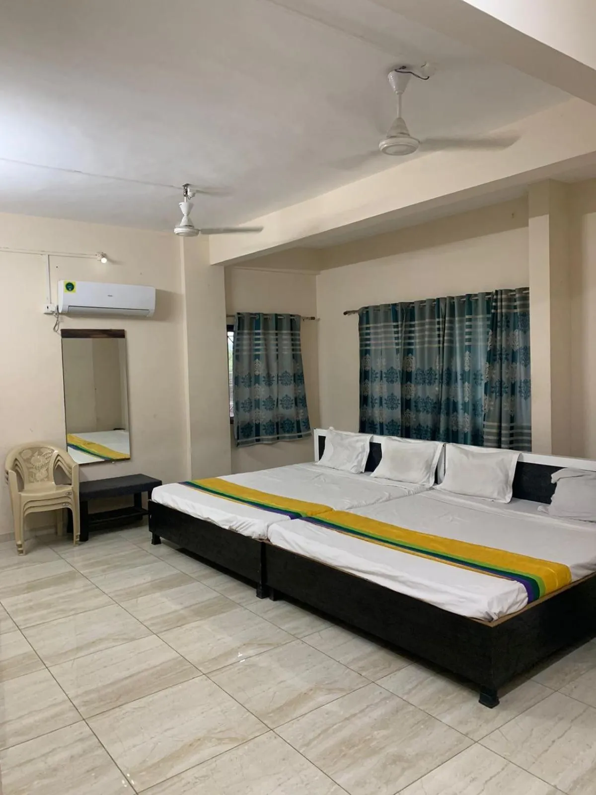Bed in Hotel Meghmalhar Lodging