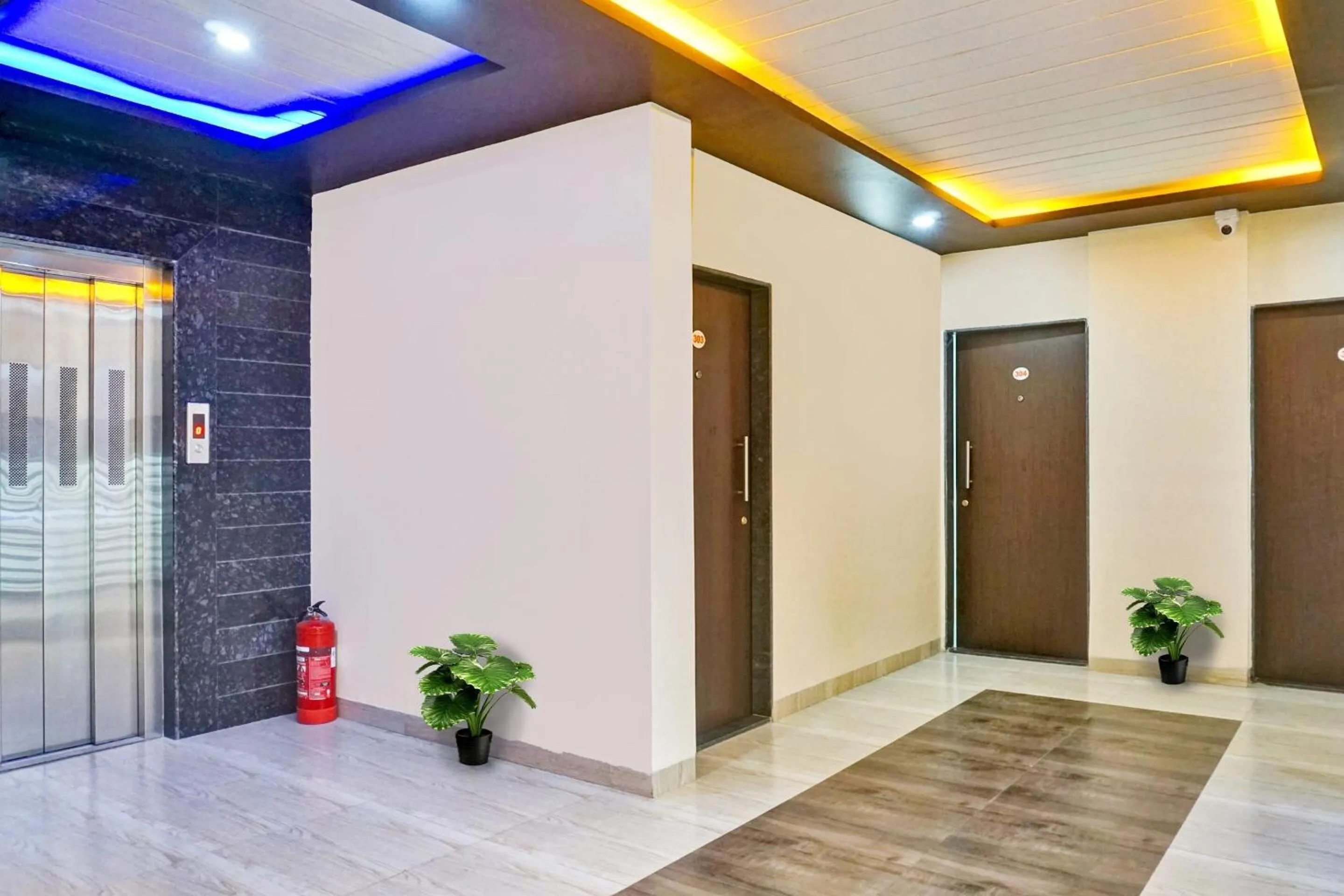 Lobby or reception in Super Collection O Eon Inn Near Pune Airport