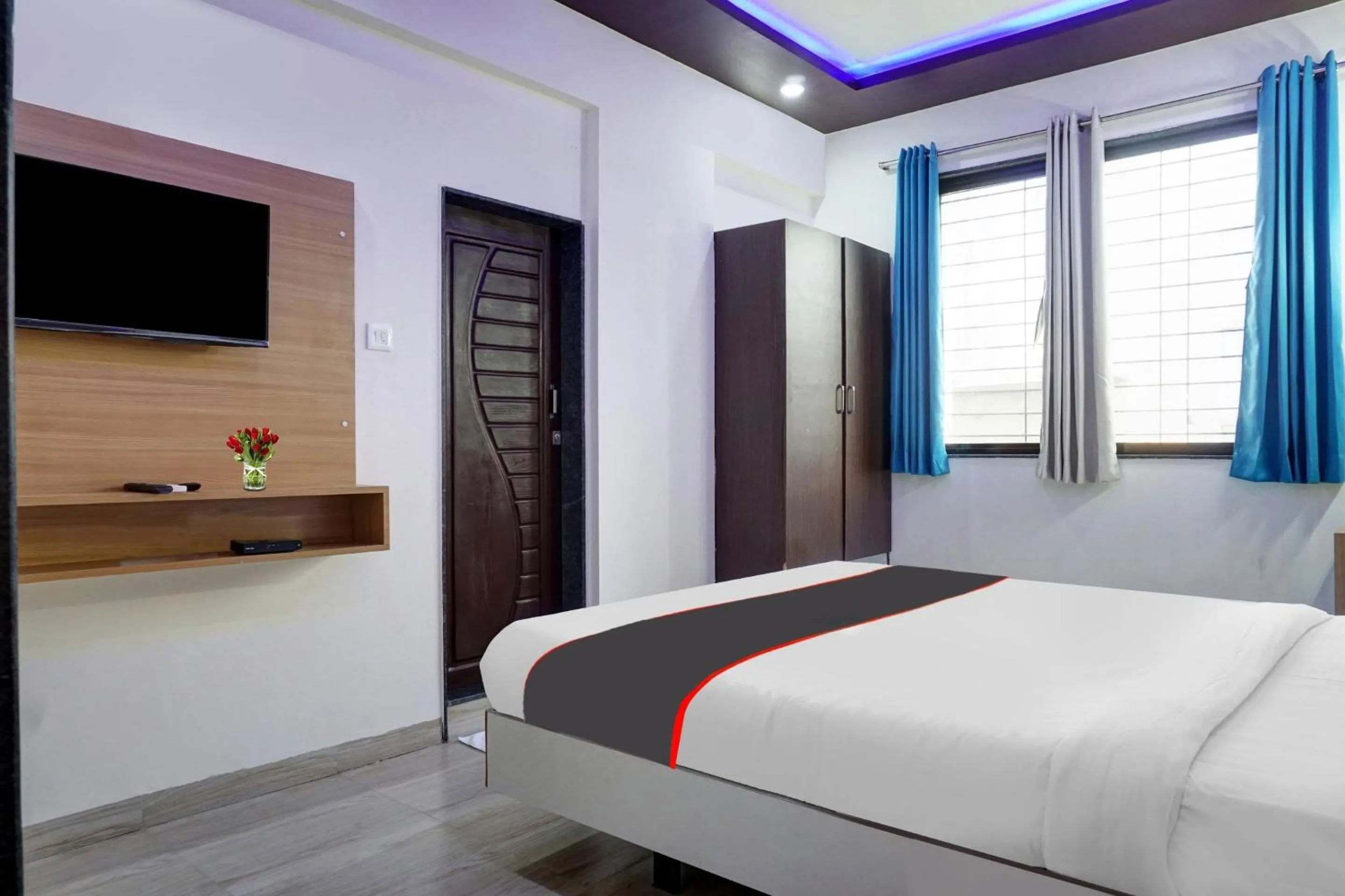 Bedroom, Bed in Super Collection O Eon Inn Near Pune Airport