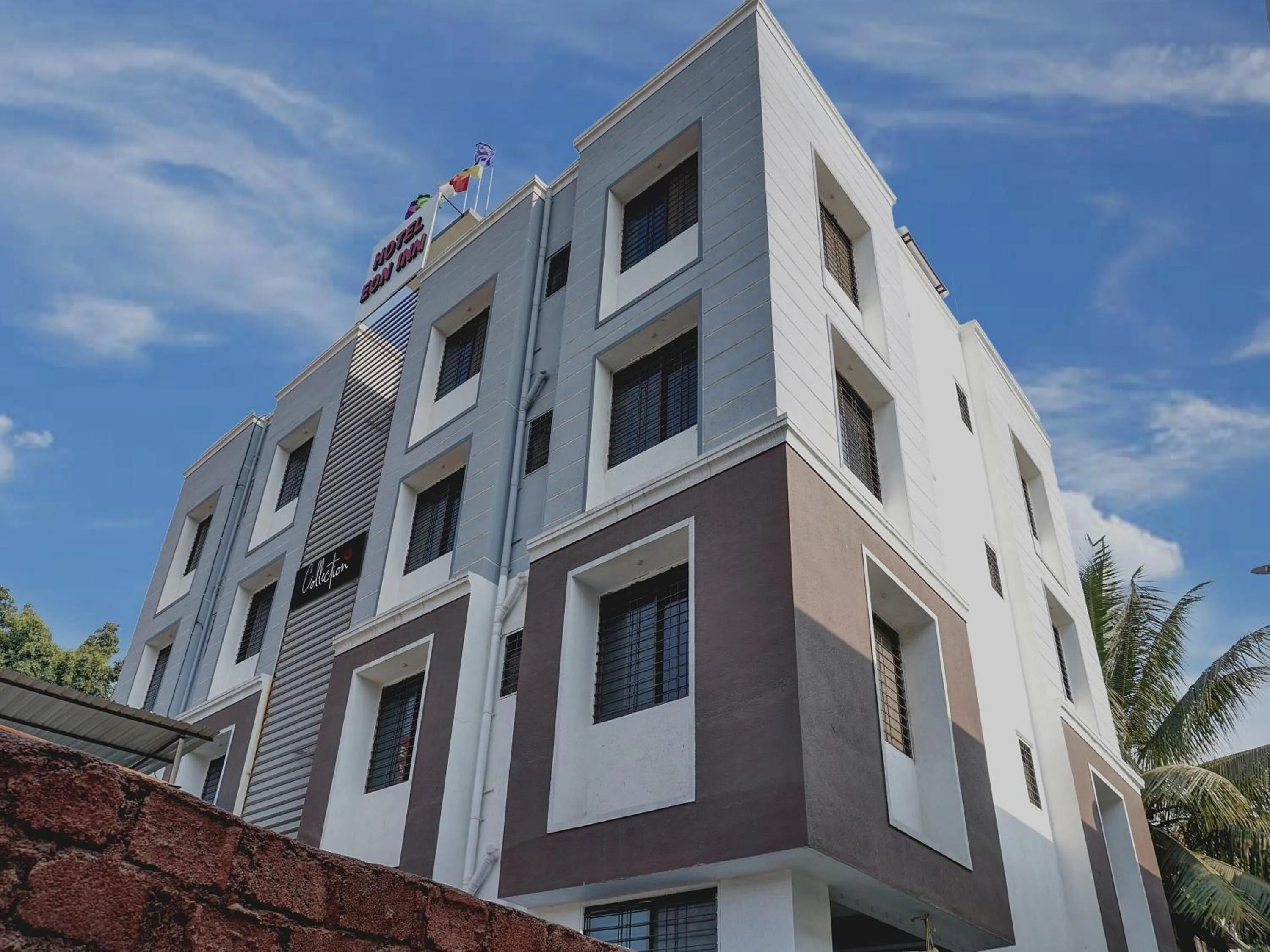 Facade/entrance in Super Collection O Eon Inn Near Pune Airport