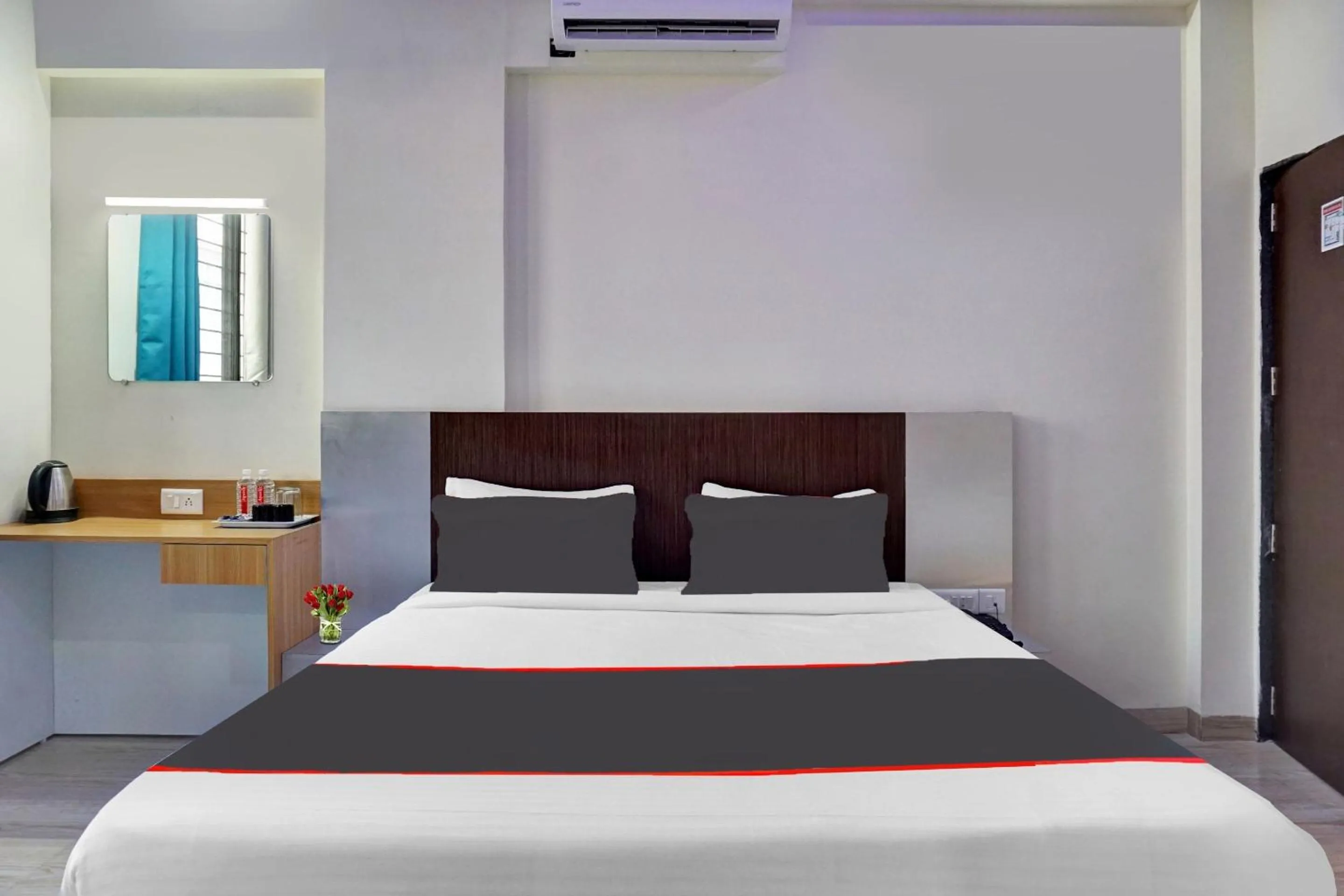 Bedroom, Bed in Super Collection O Eon Inn Near Pune Airport