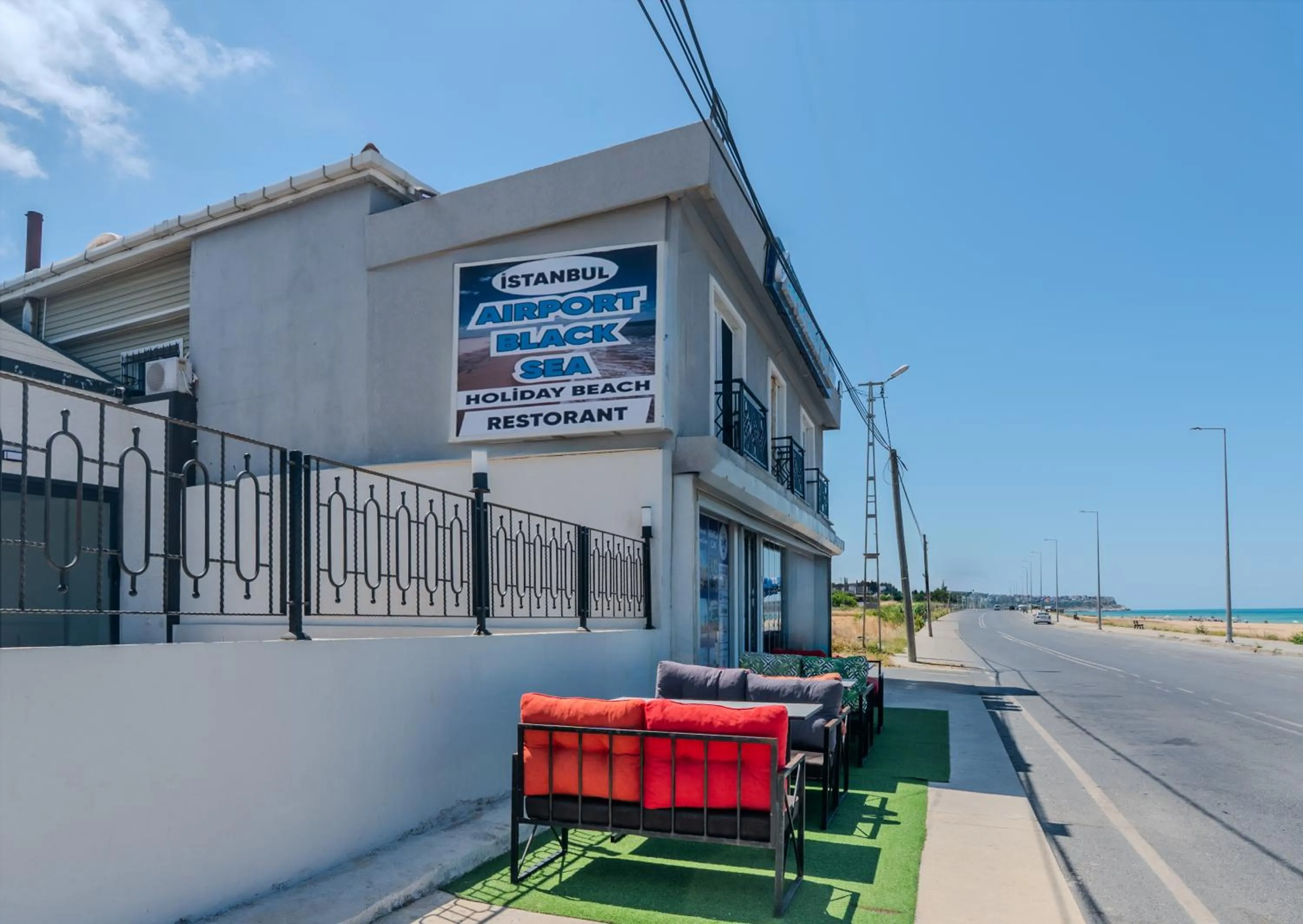 Seating area in Airport Black Sea Hotel & Restaurant