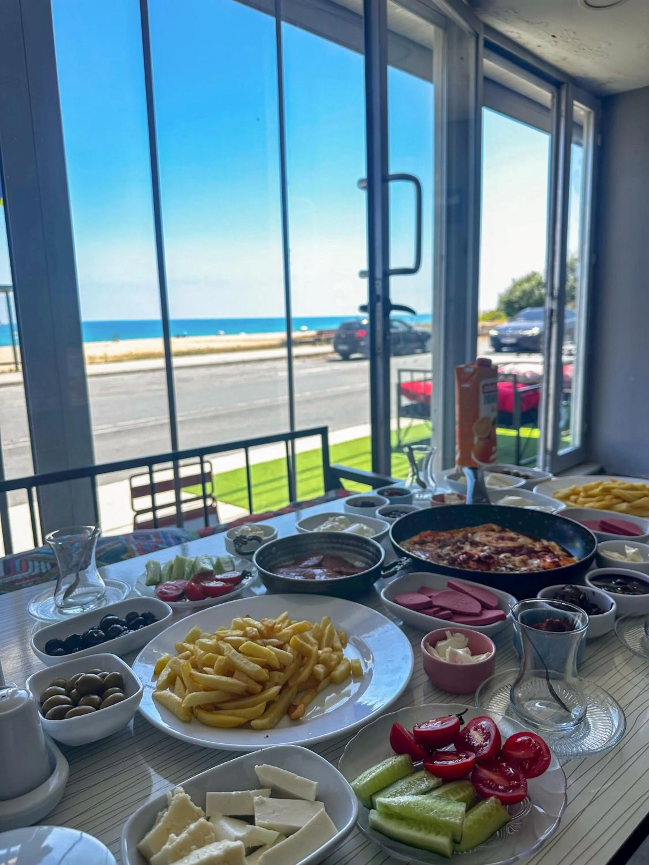 Food and drinks in Airport Black Sea Hotel & Restaurant