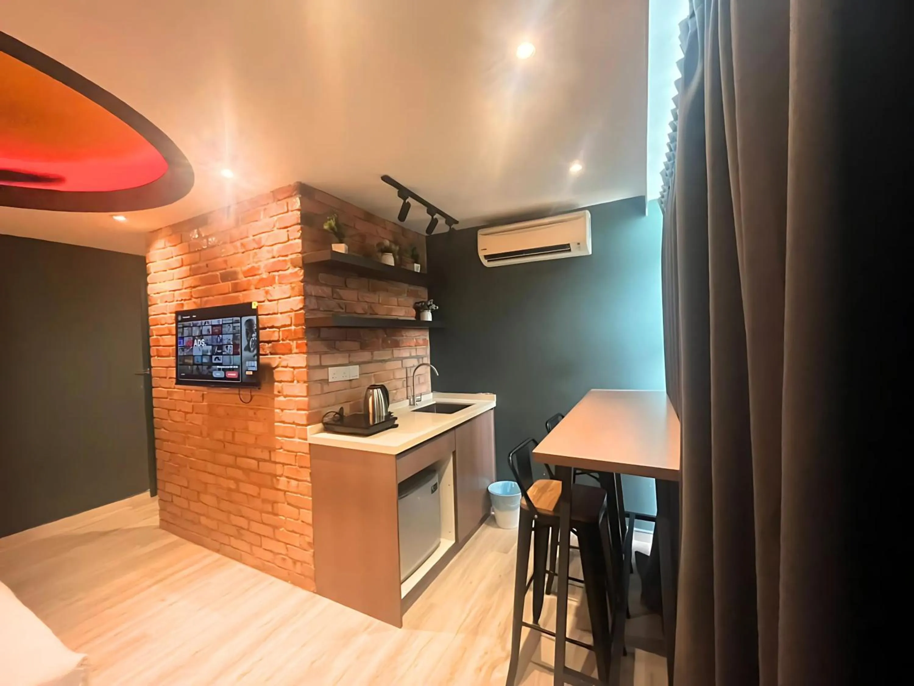 Kitchen or kitchenette in Smile Hotel Seri Kembangan